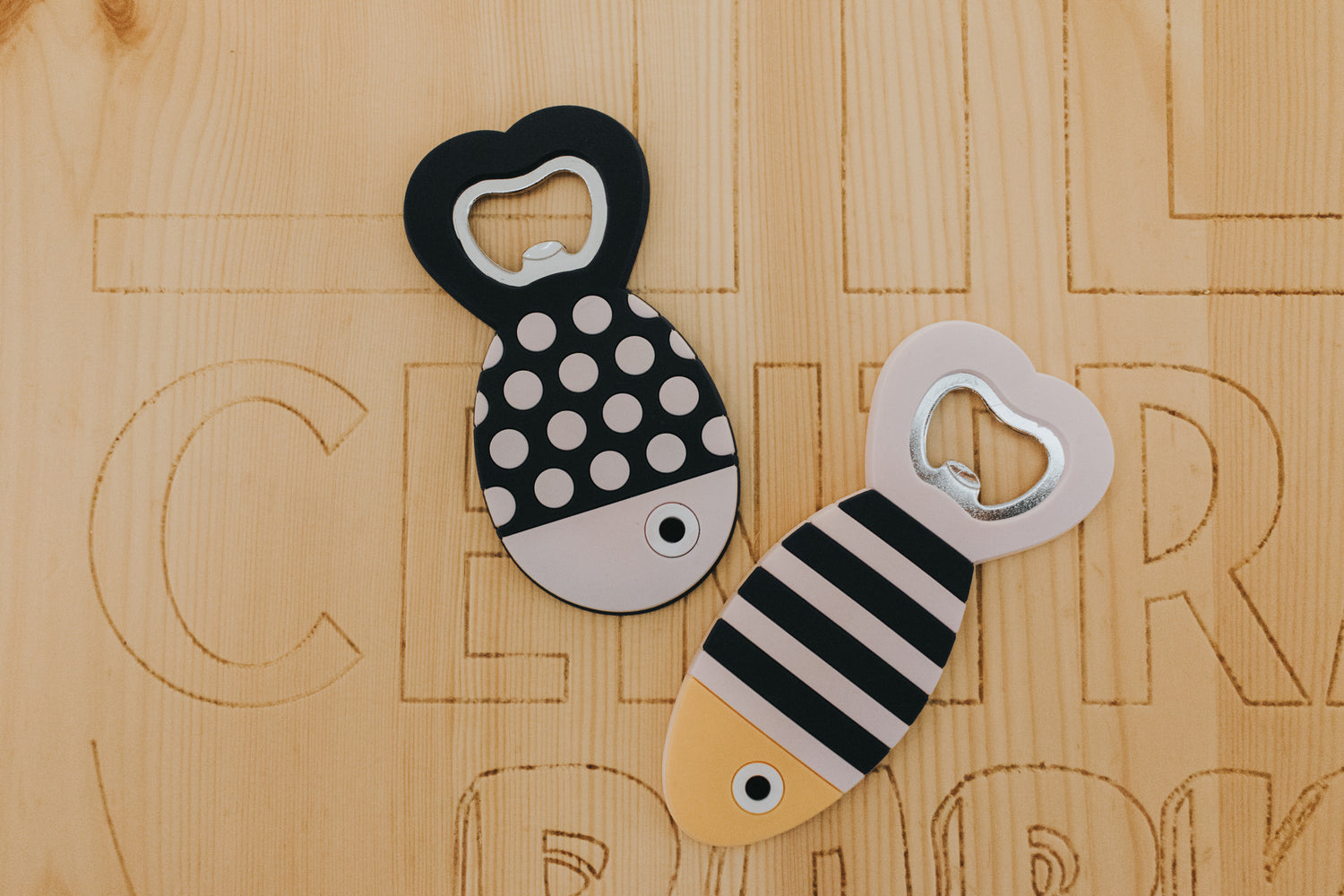 ¿Cómo puedo decorar mi hogar con artículos originales?