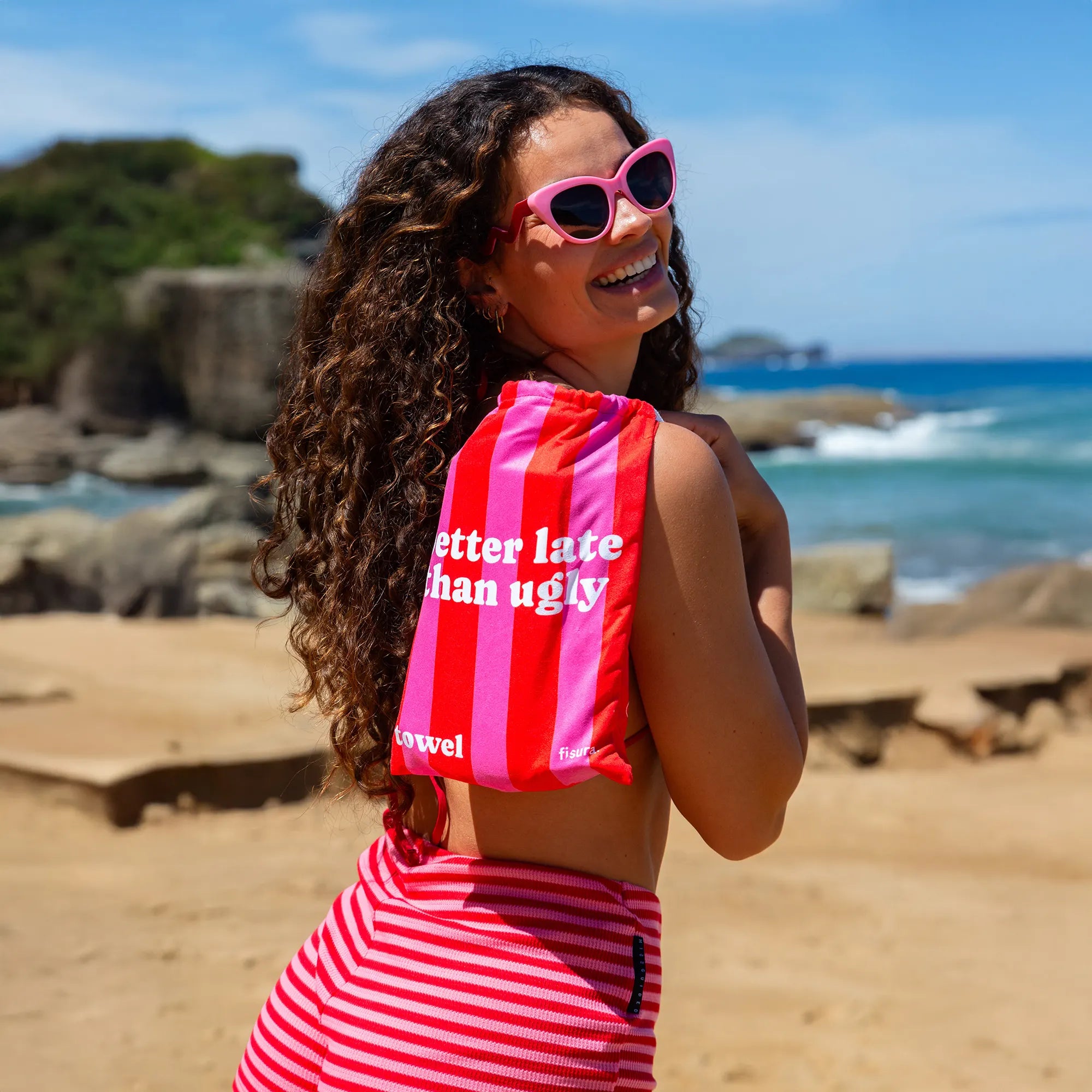 Toalla playa "better late than ugly" rosa y rojo