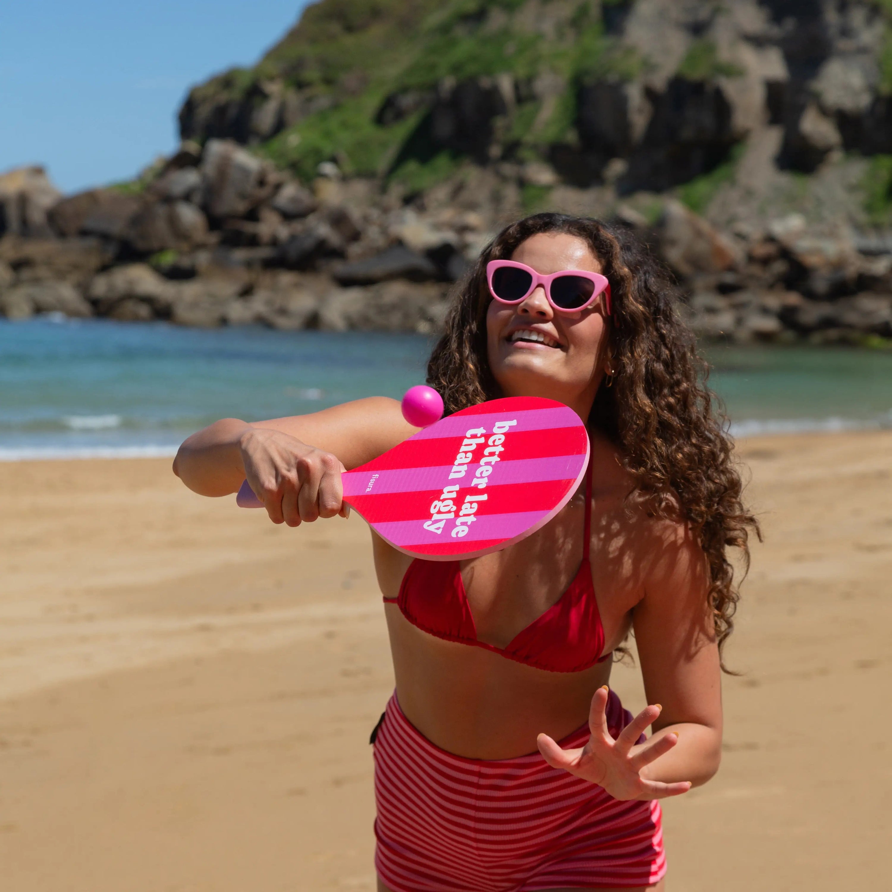 Palas de playa “Better late than ugly”