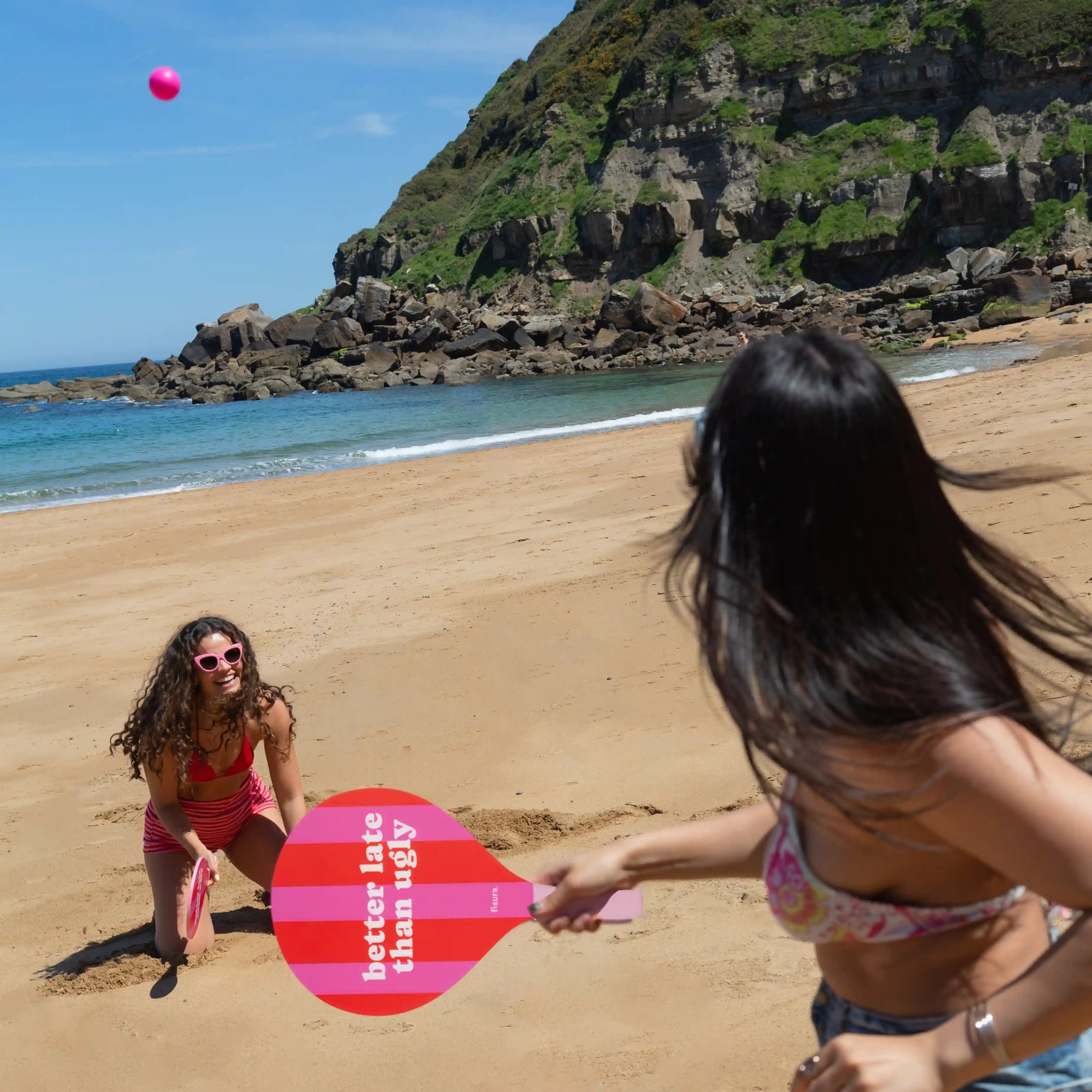 Palas de playa “Better late than ugly”