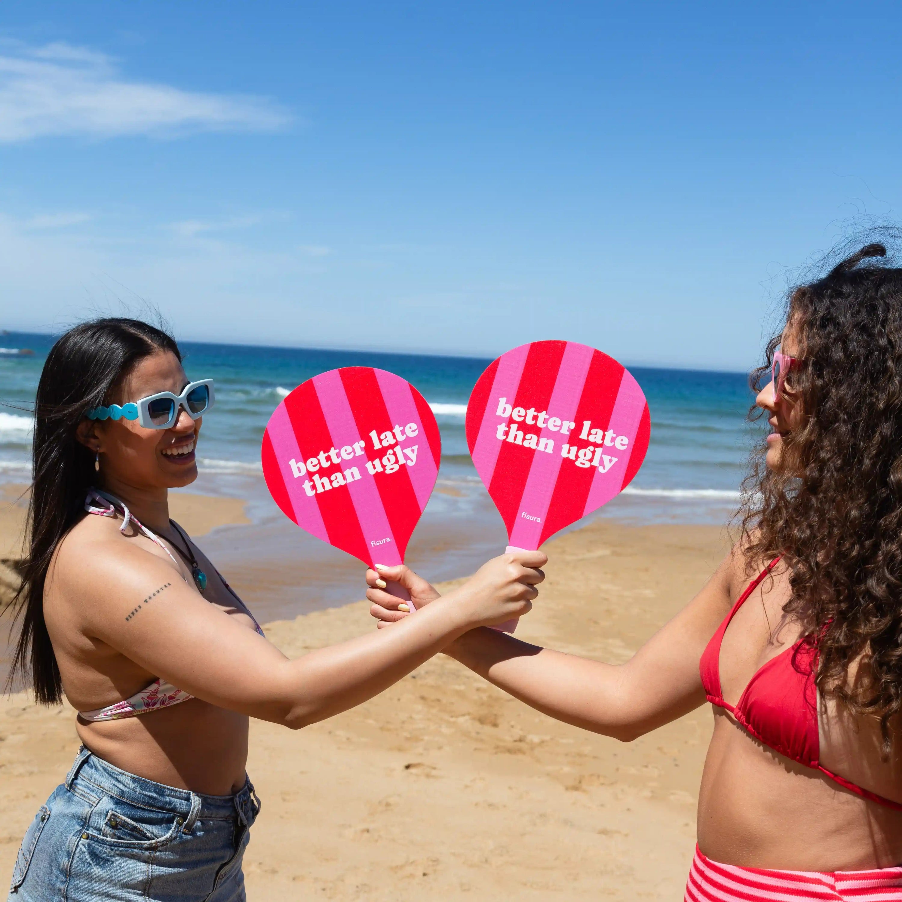 Palas de playa “Better late than ugly”