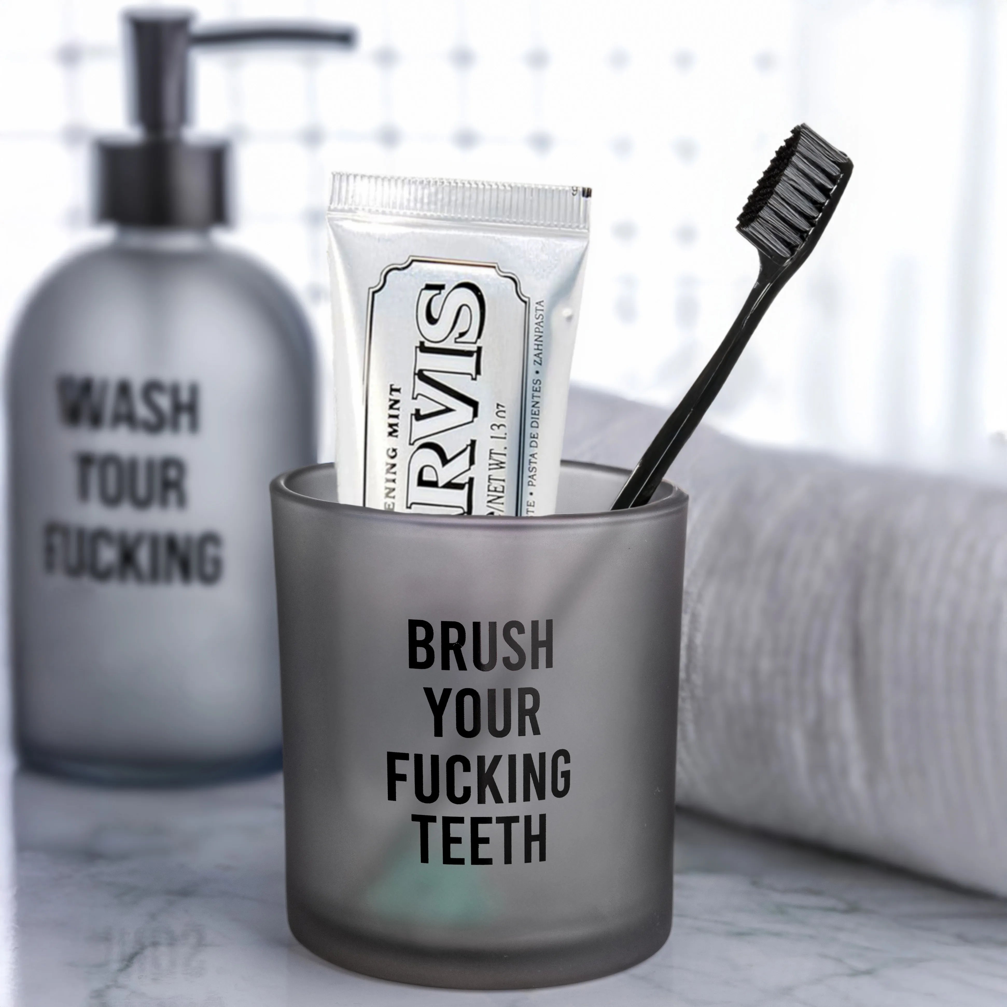 Vaso para cepillo de dientes “Brush your fucking teeth”