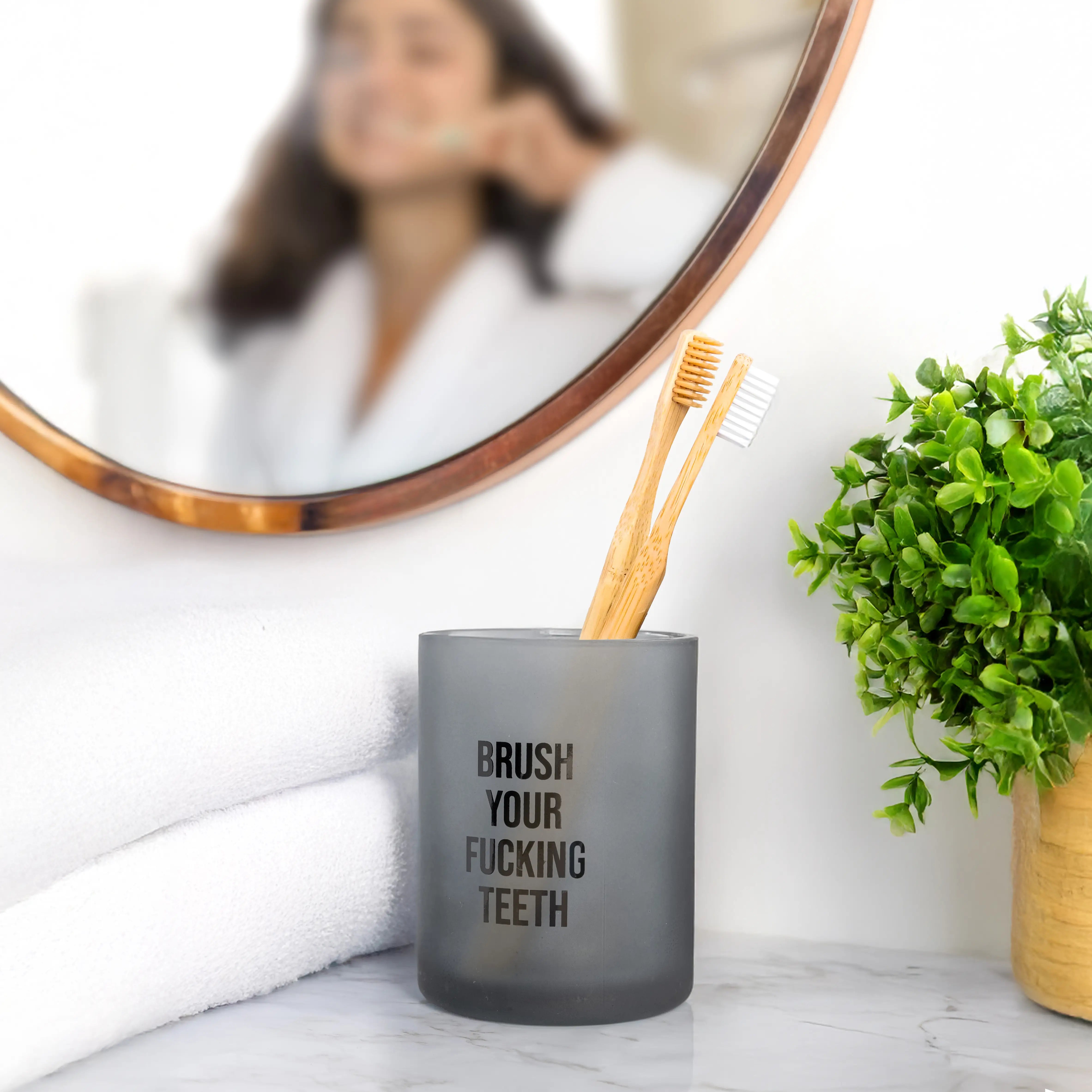 Vaso para cepillo de dientes “Brush your fucking teeth”