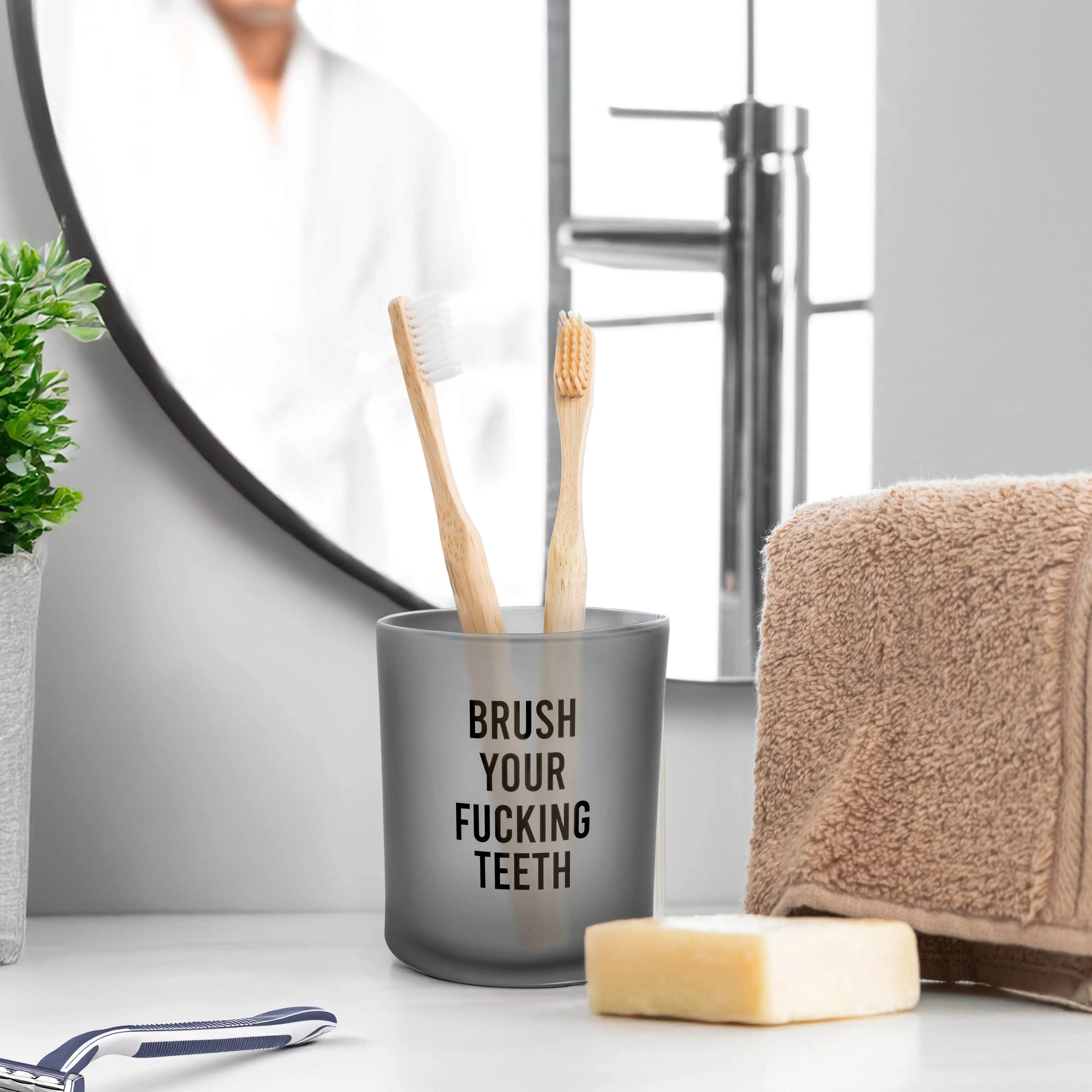 Vaso para cepillo de dientes “Brush your fucking teeth”