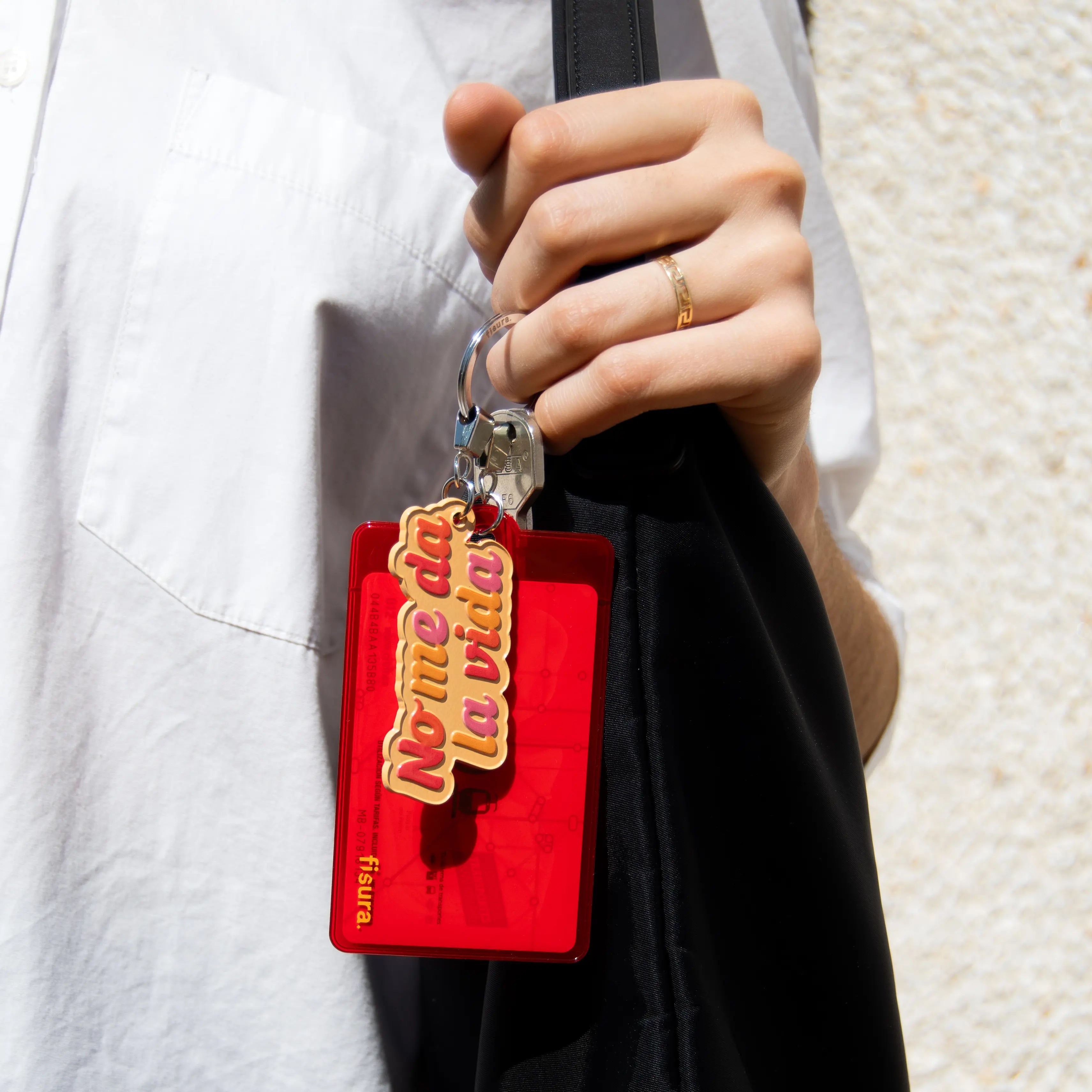 Llavero pasaporte “No me da la vida”