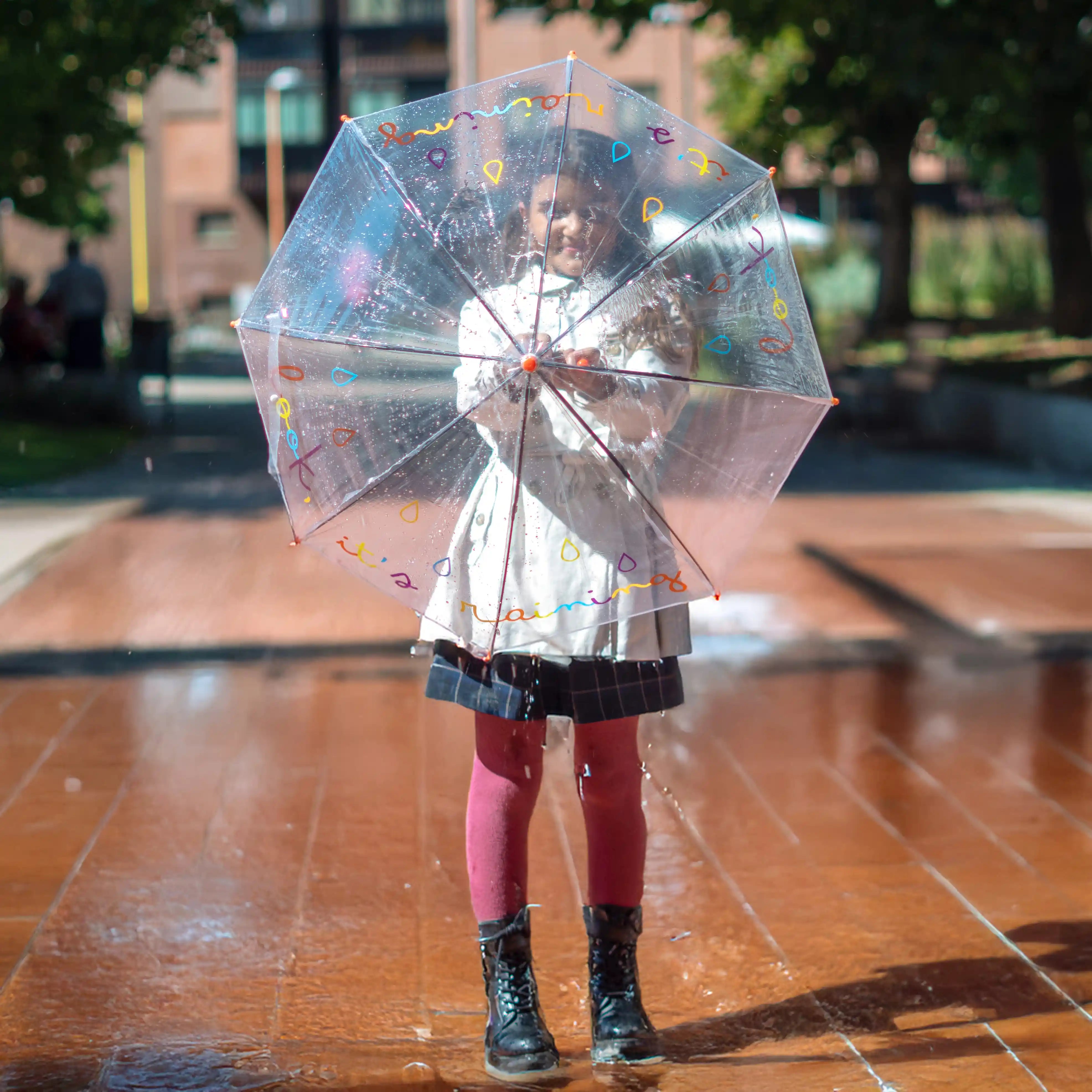 Paraguas infantil “look, it’s raining”