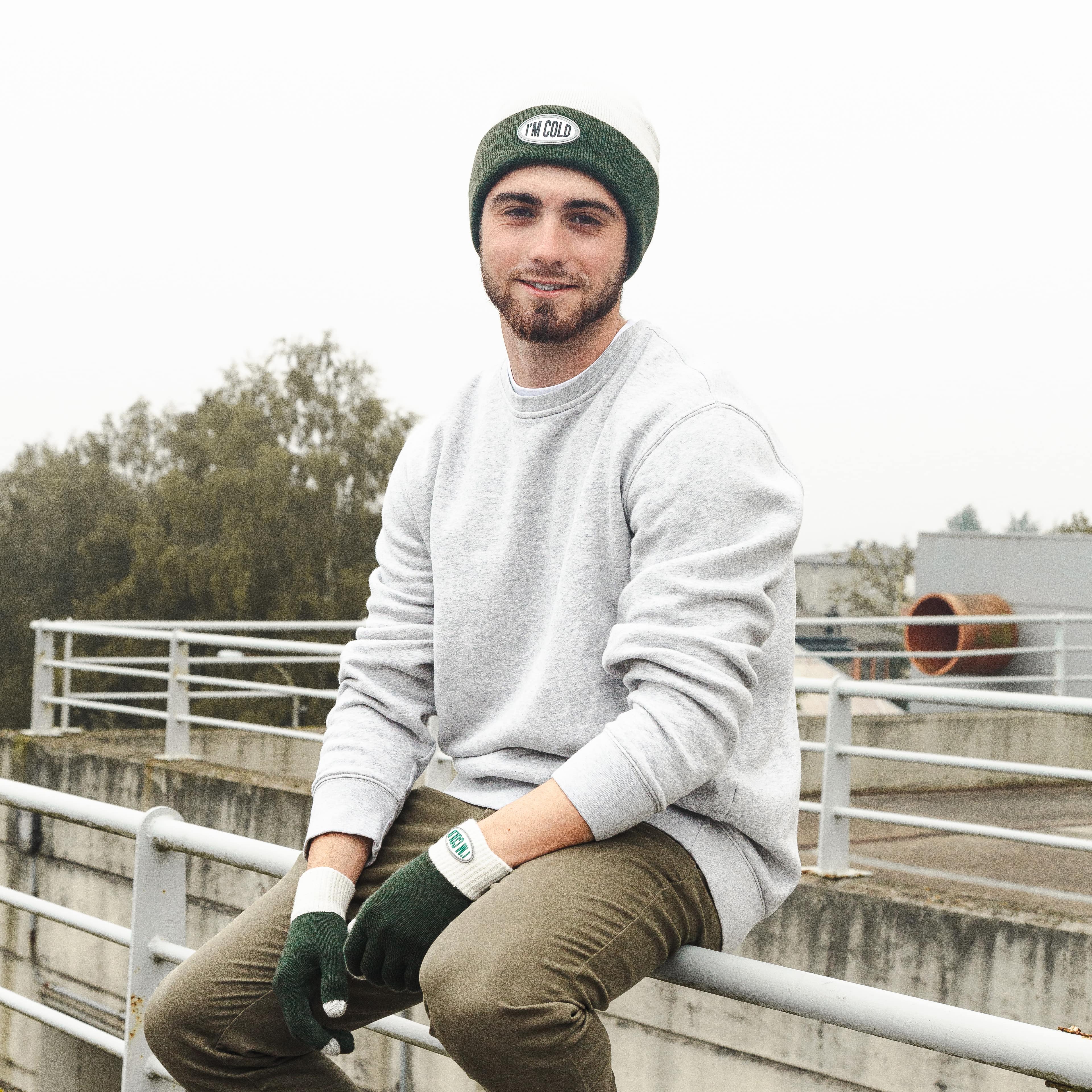 Pack de gorro y guantes “I’m cold” verde y gris