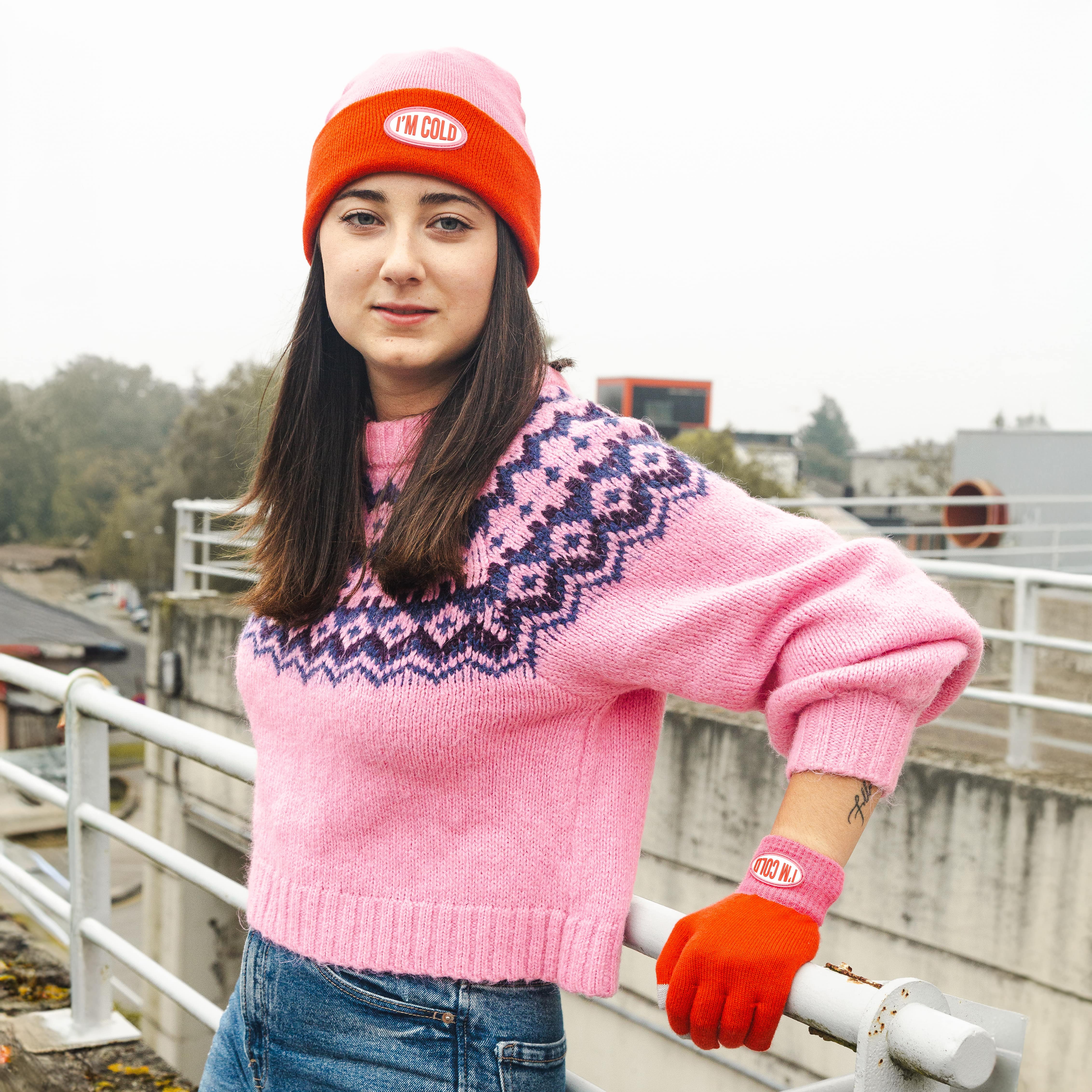 Pack de gorro y guantes “I’m cold” rosa y rojo