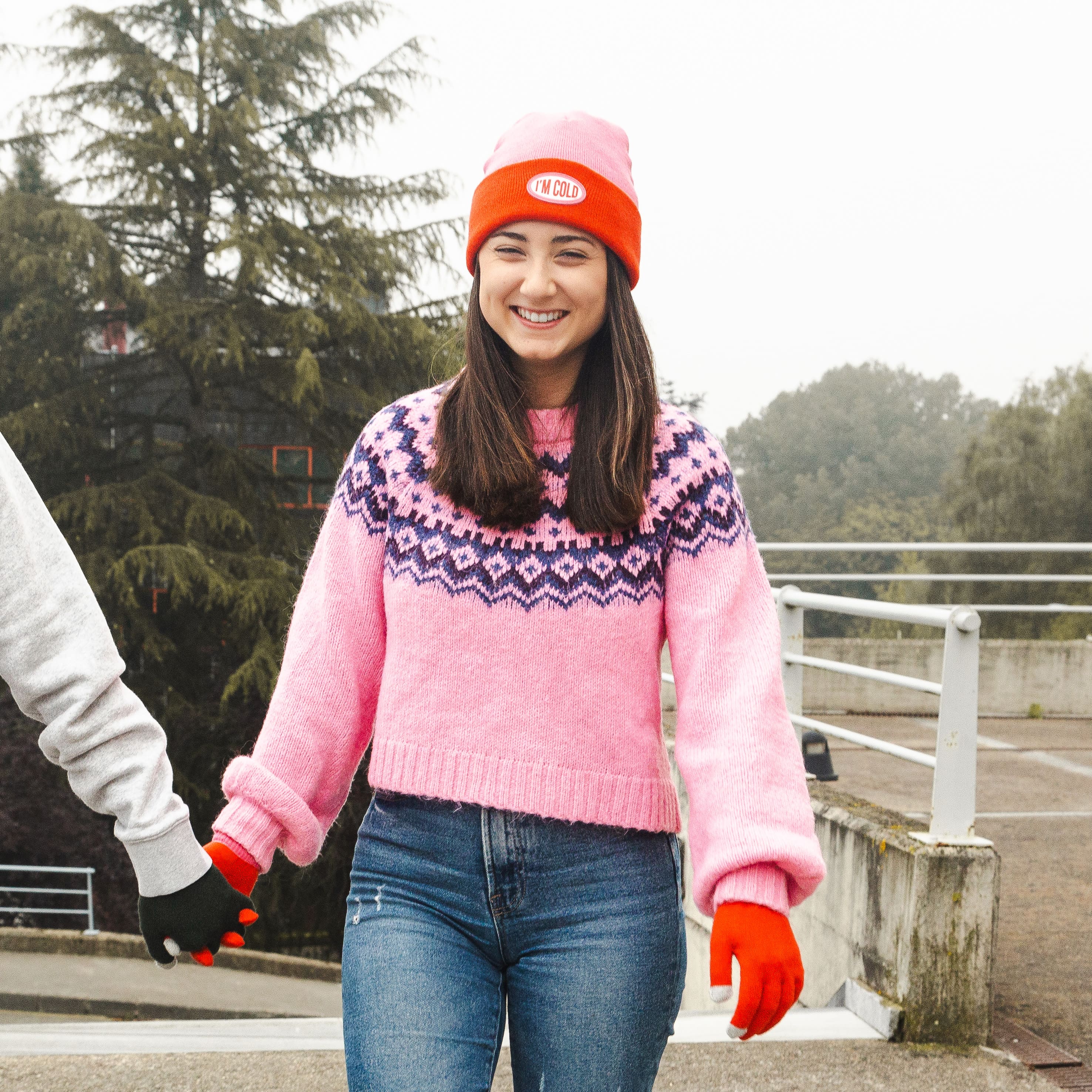 Pack de gorro y guantes “I’m cold” rosa y rojo