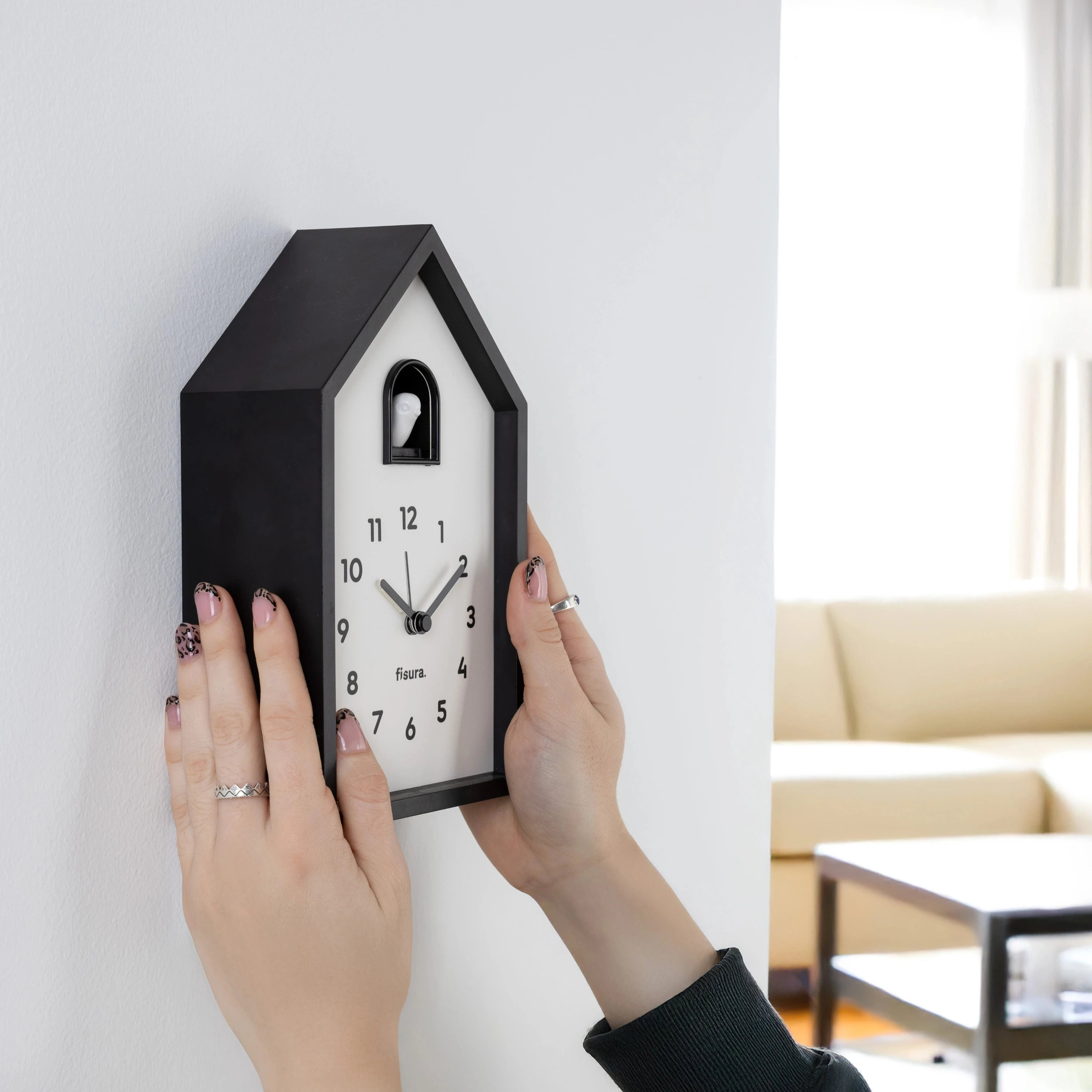 Reloj despertador cuco casita blanco y negro