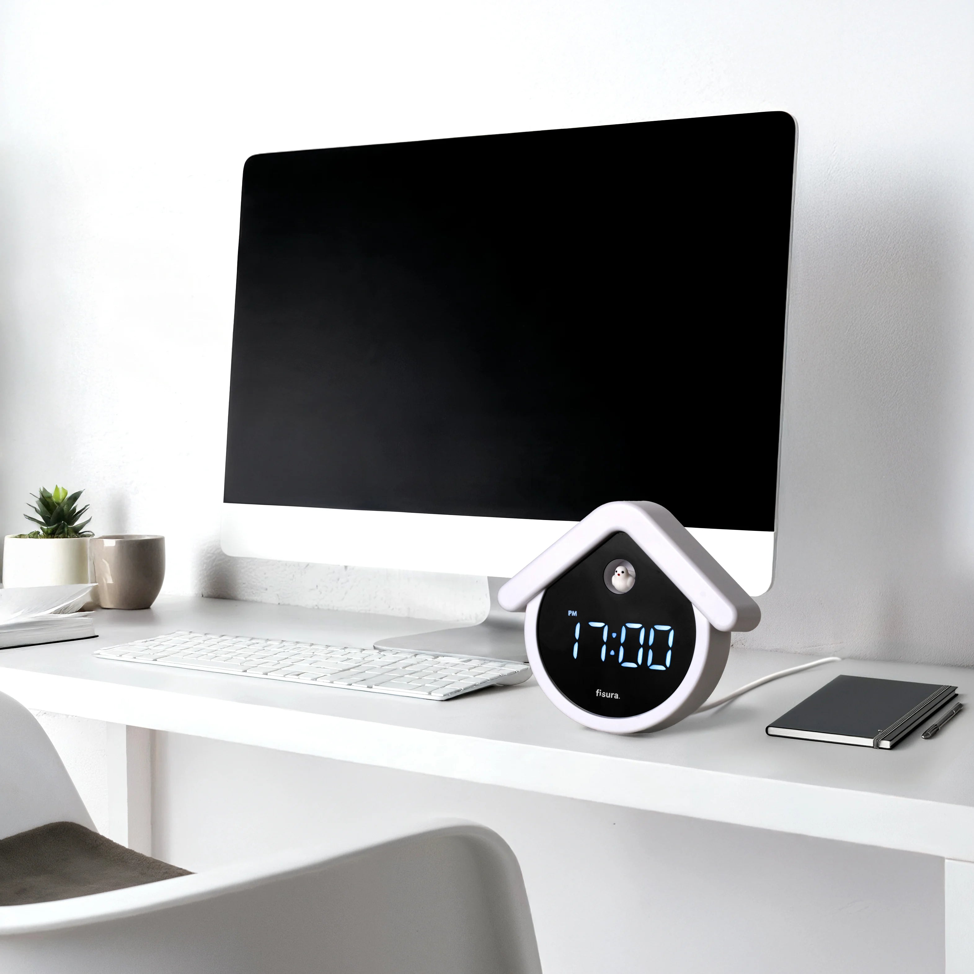 Reloj cuco digital blanco y negro