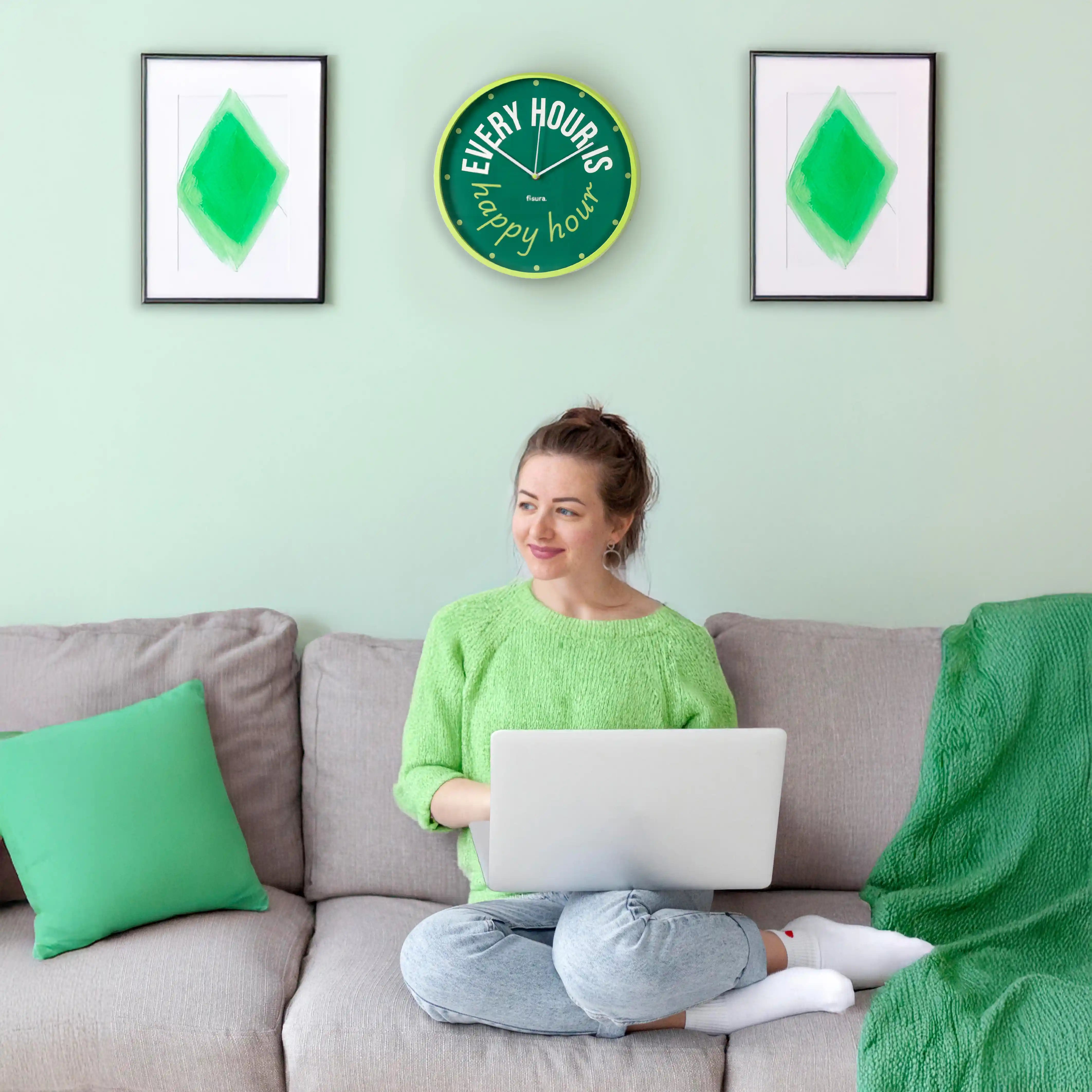 Reloj de pared “Every hour is happy hour”