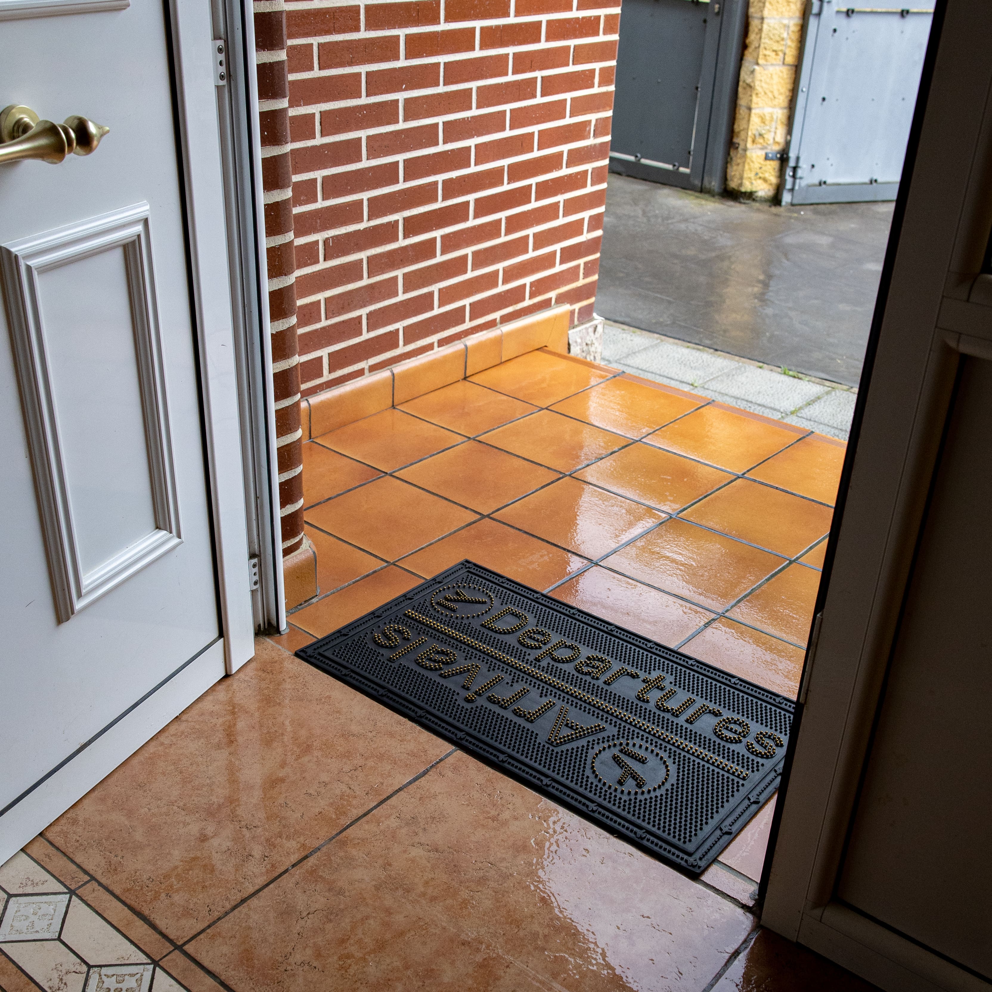 Felpudo de goma “Arrivals/Departures”