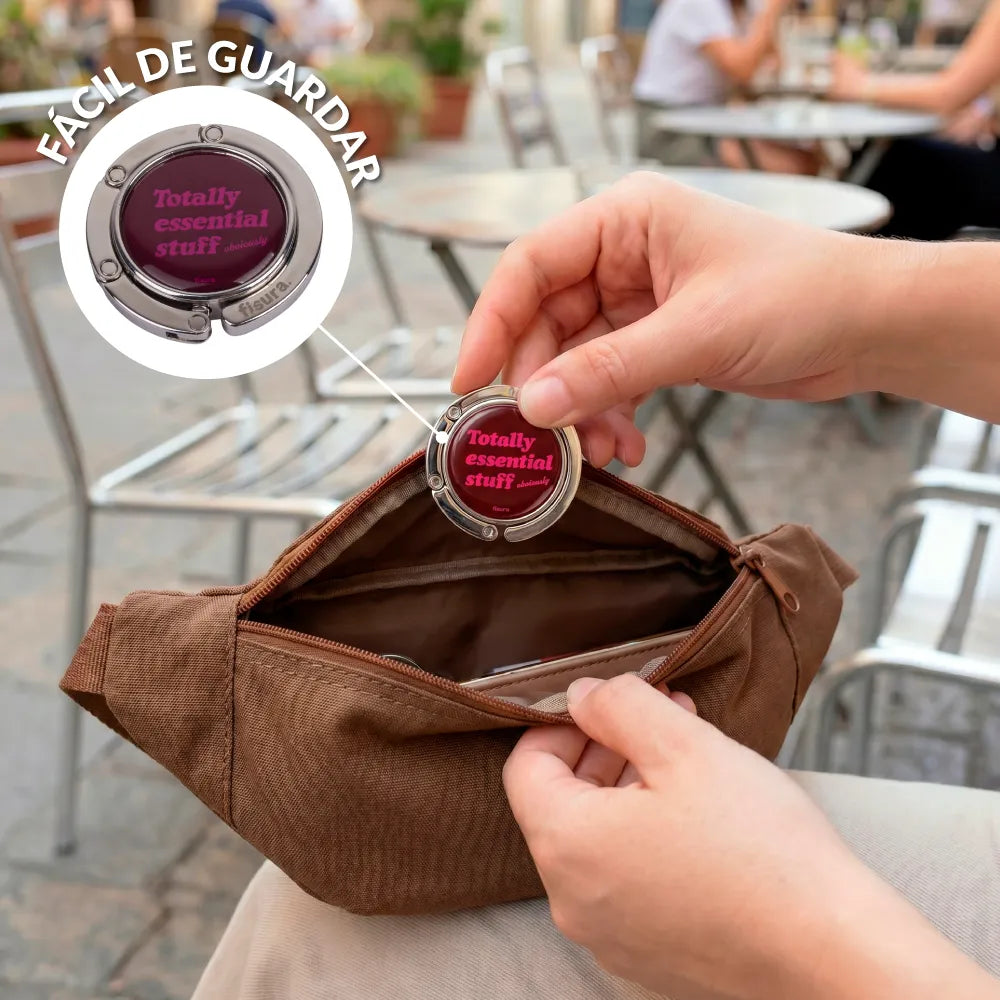 Colgador bolso “Totally essential stuff”