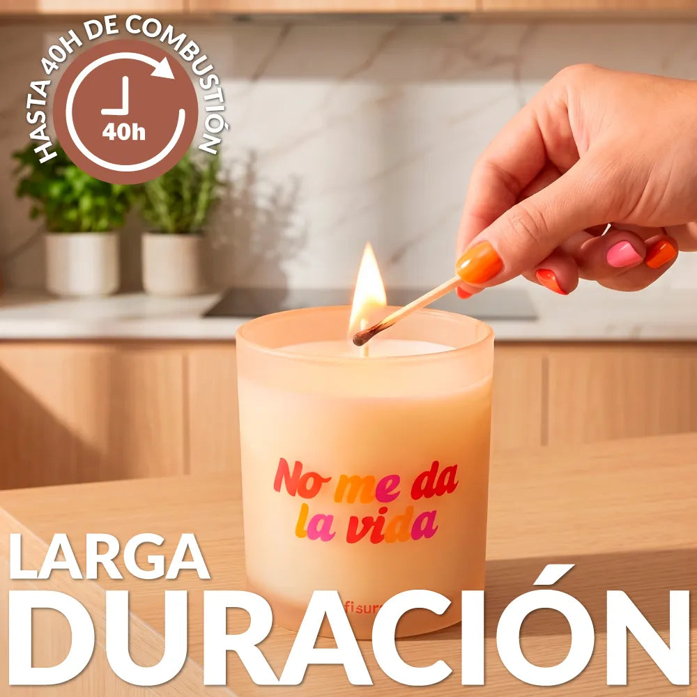 Bougie en verre “No me da la vida” – lotus blanc