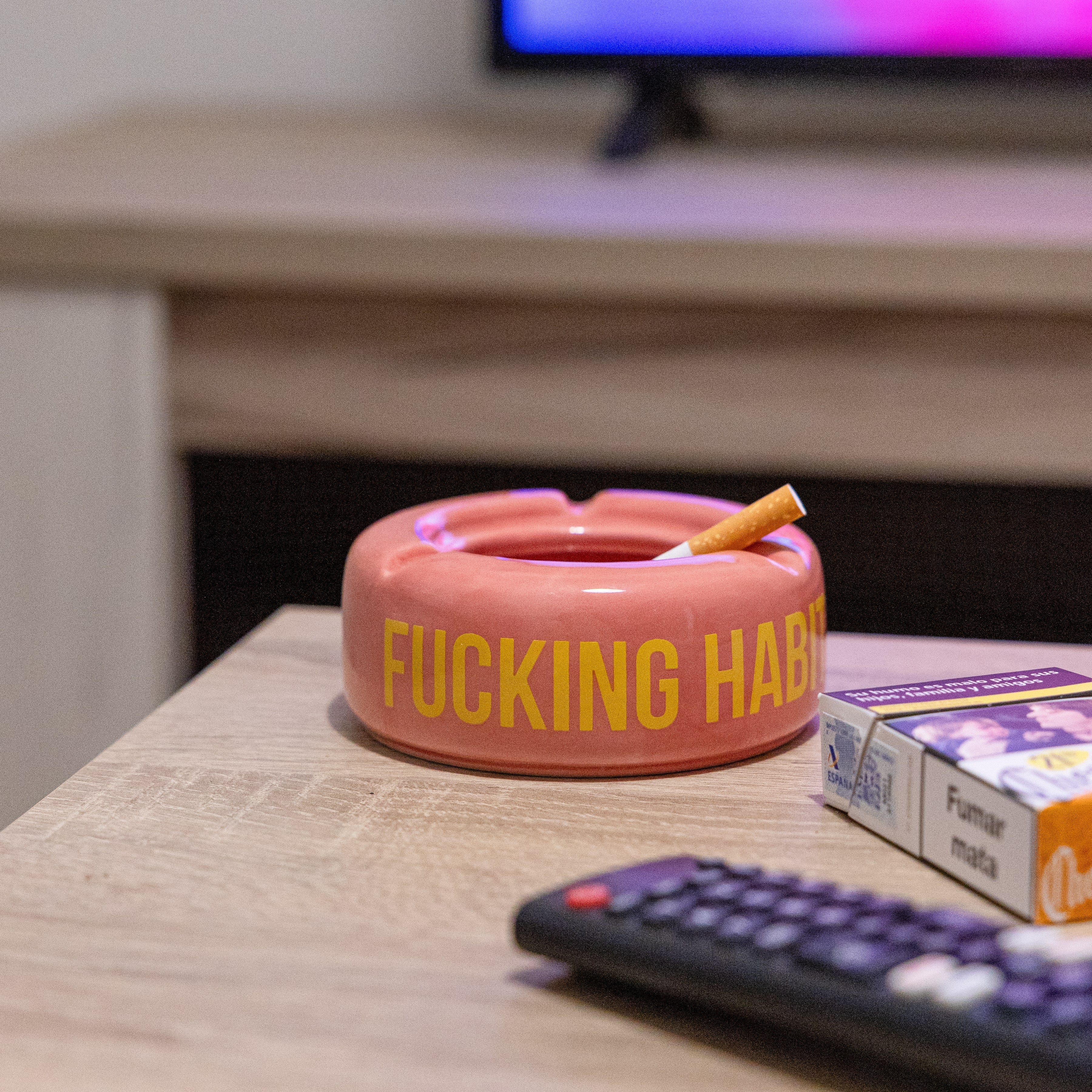 Cenicero "Fucking Habit” rosa