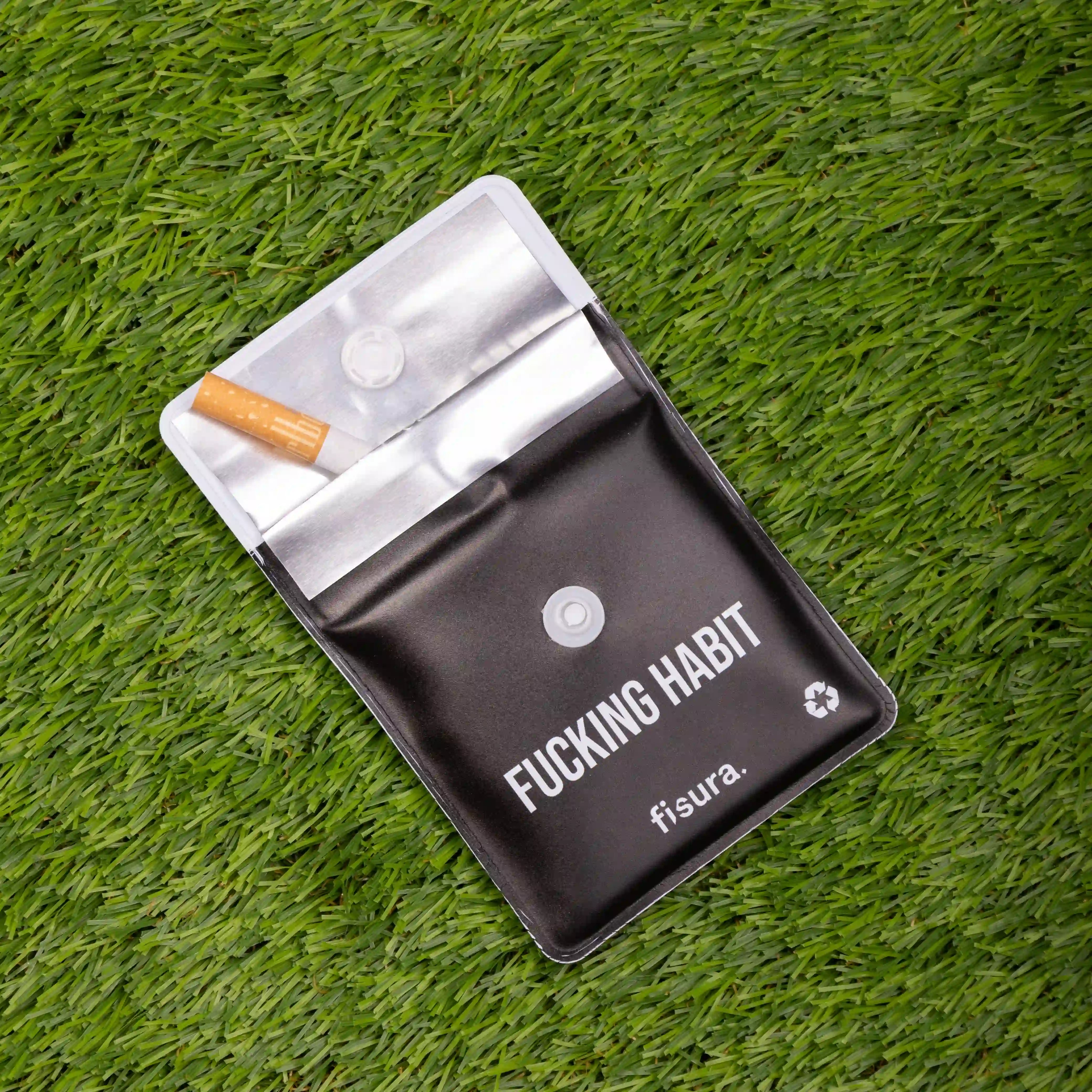 Cenicero portátil “Fucking habit”