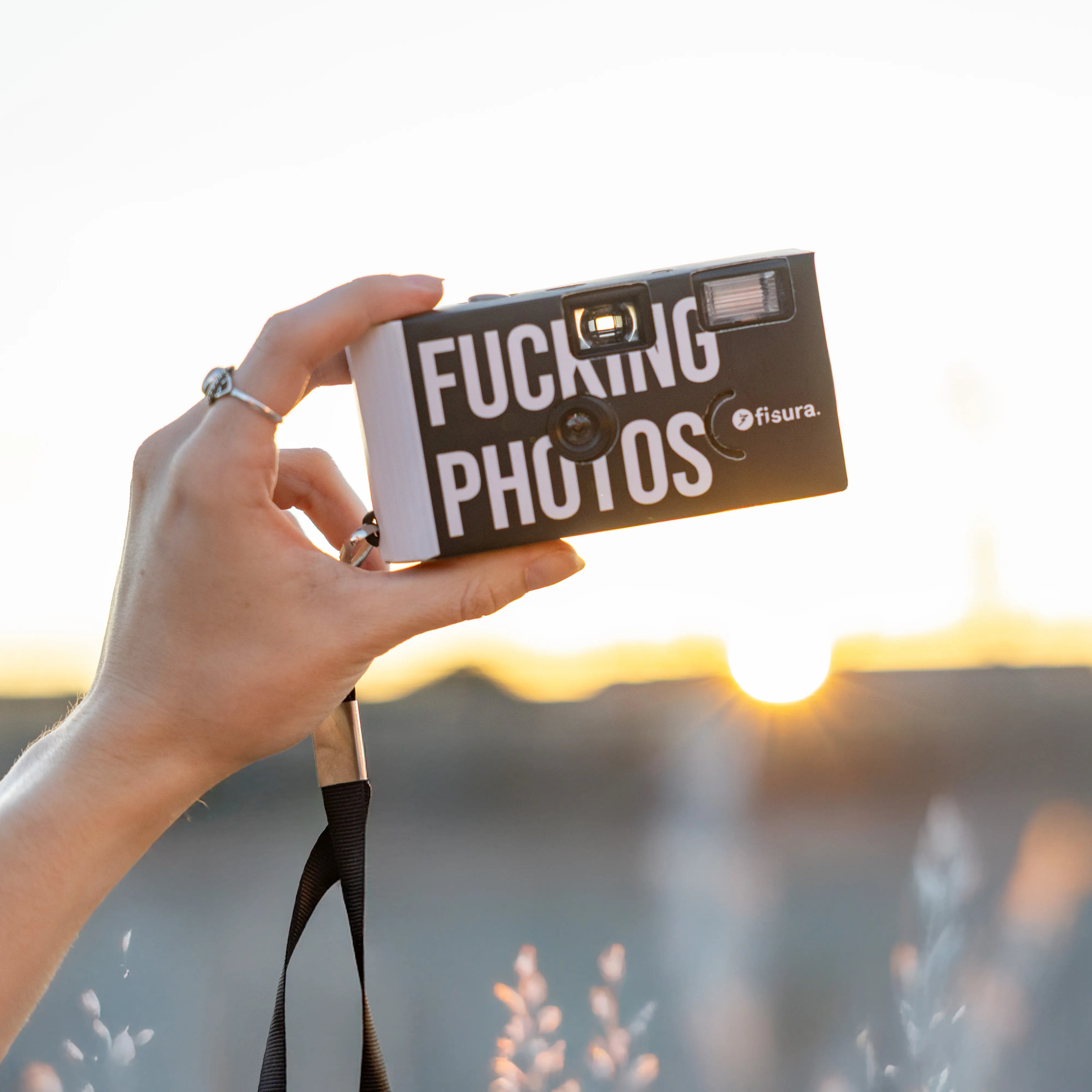 Cámara desechable “Fucking photos"