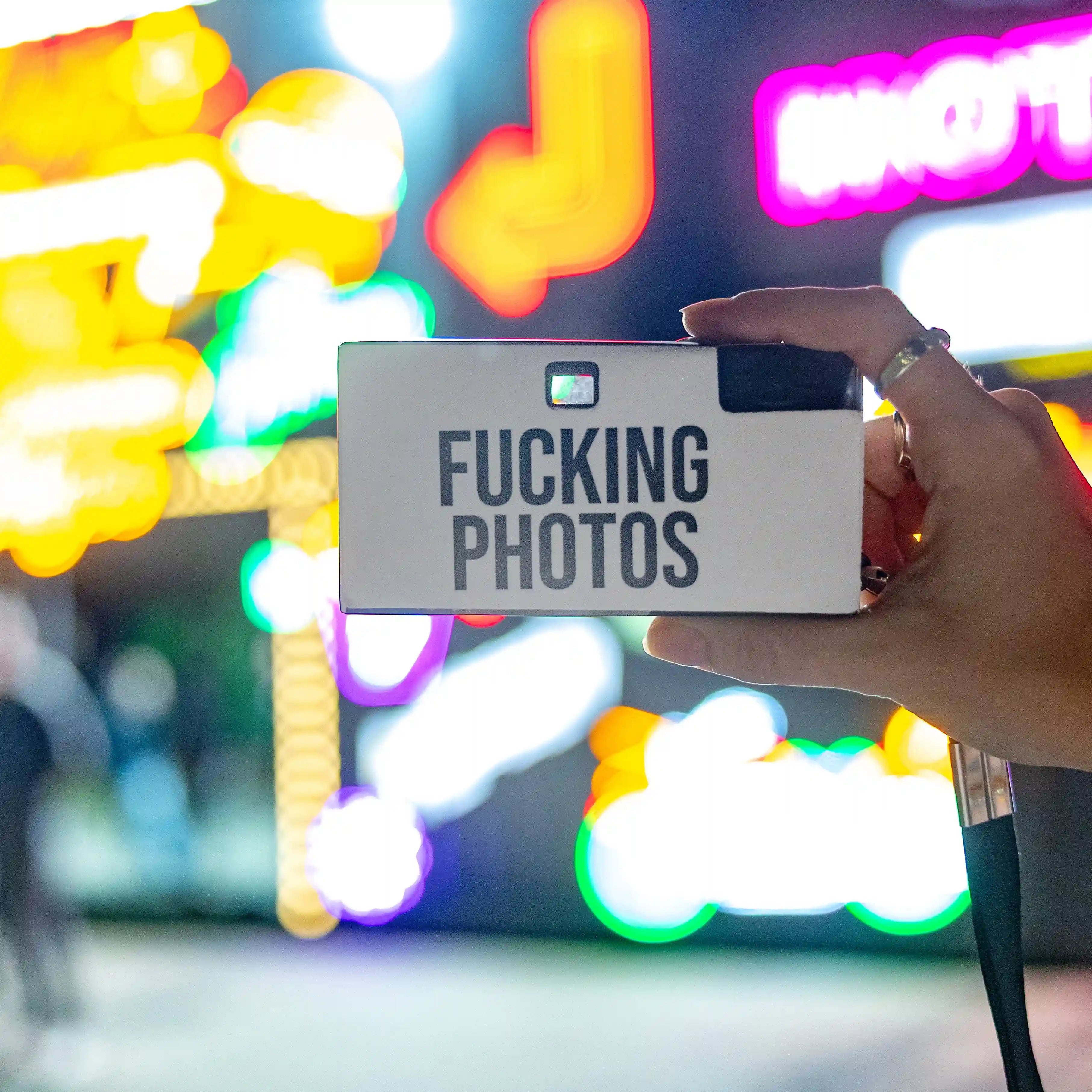 Cámara desechable “Fucking photos"