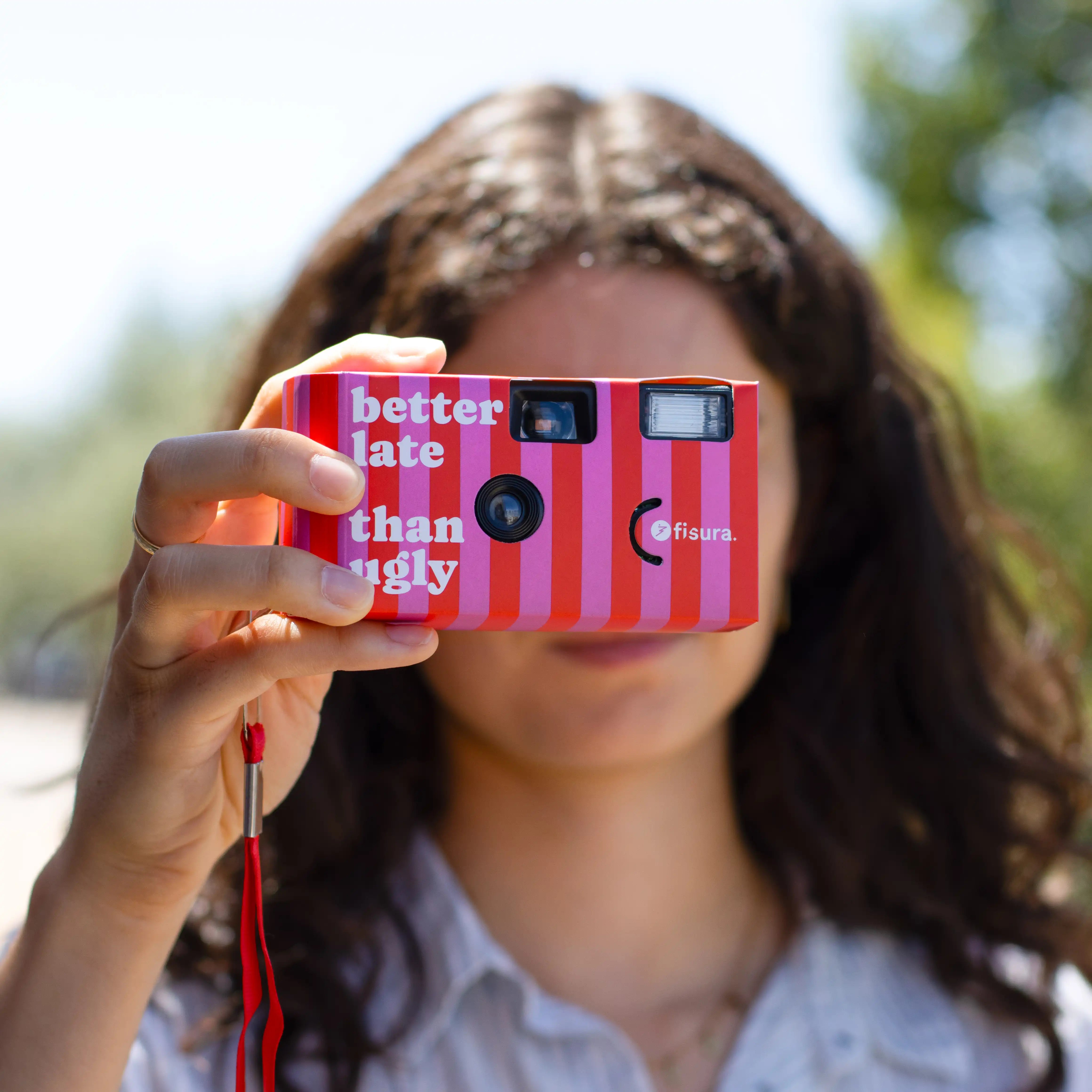 Cámara desechable “Better late than ugly”