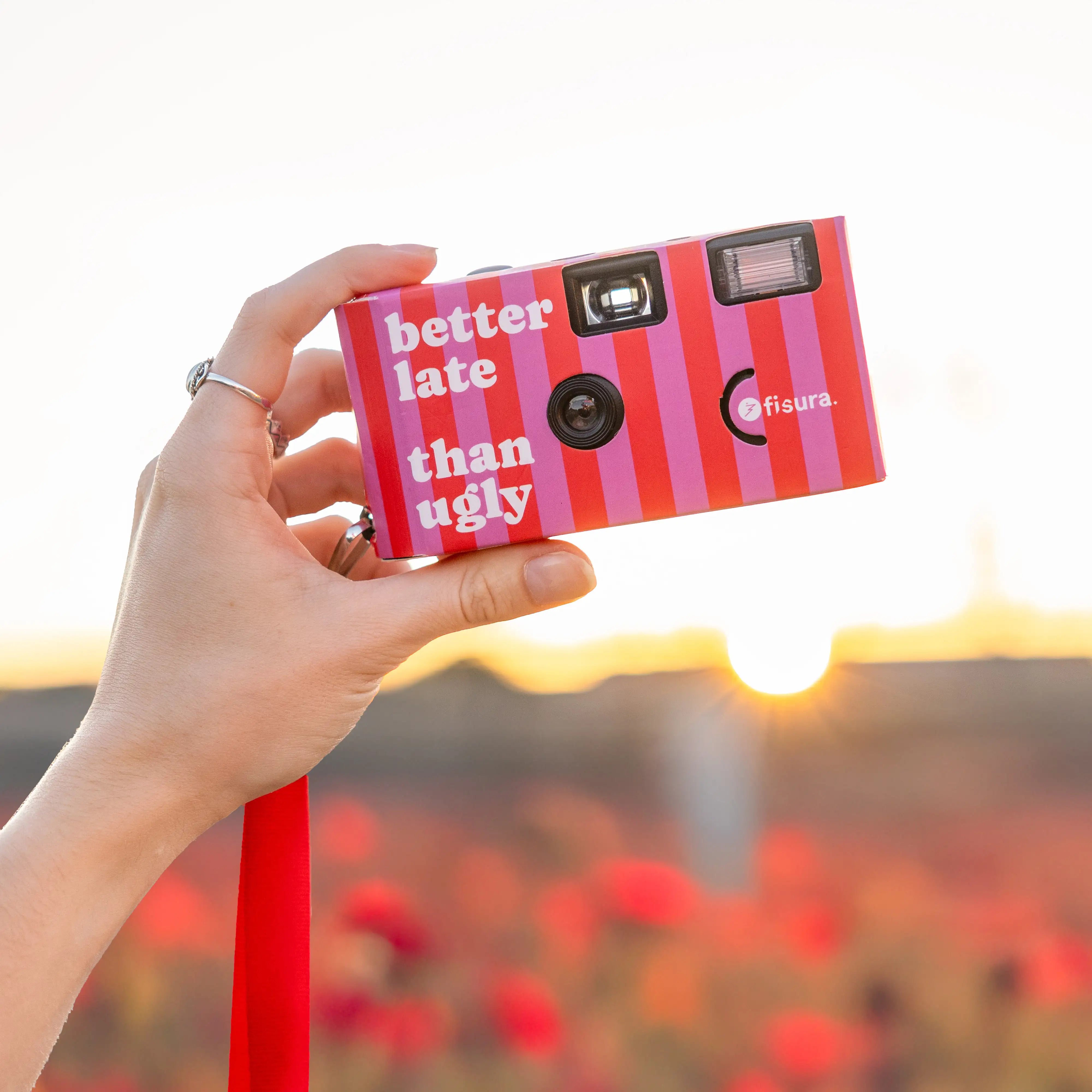 Cámara desechable “Better late than ugly”