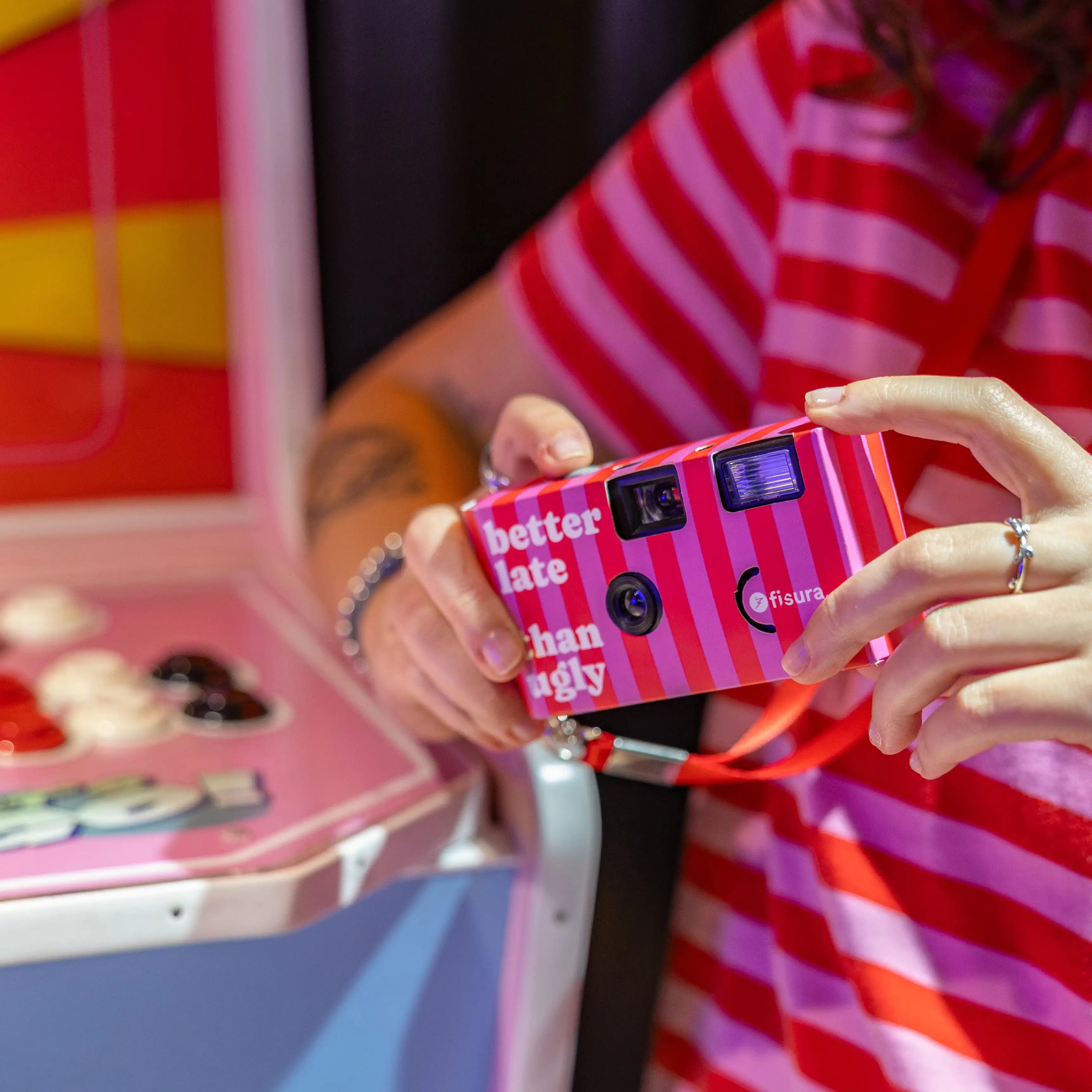 Cámara desechable “Better late than ugly”