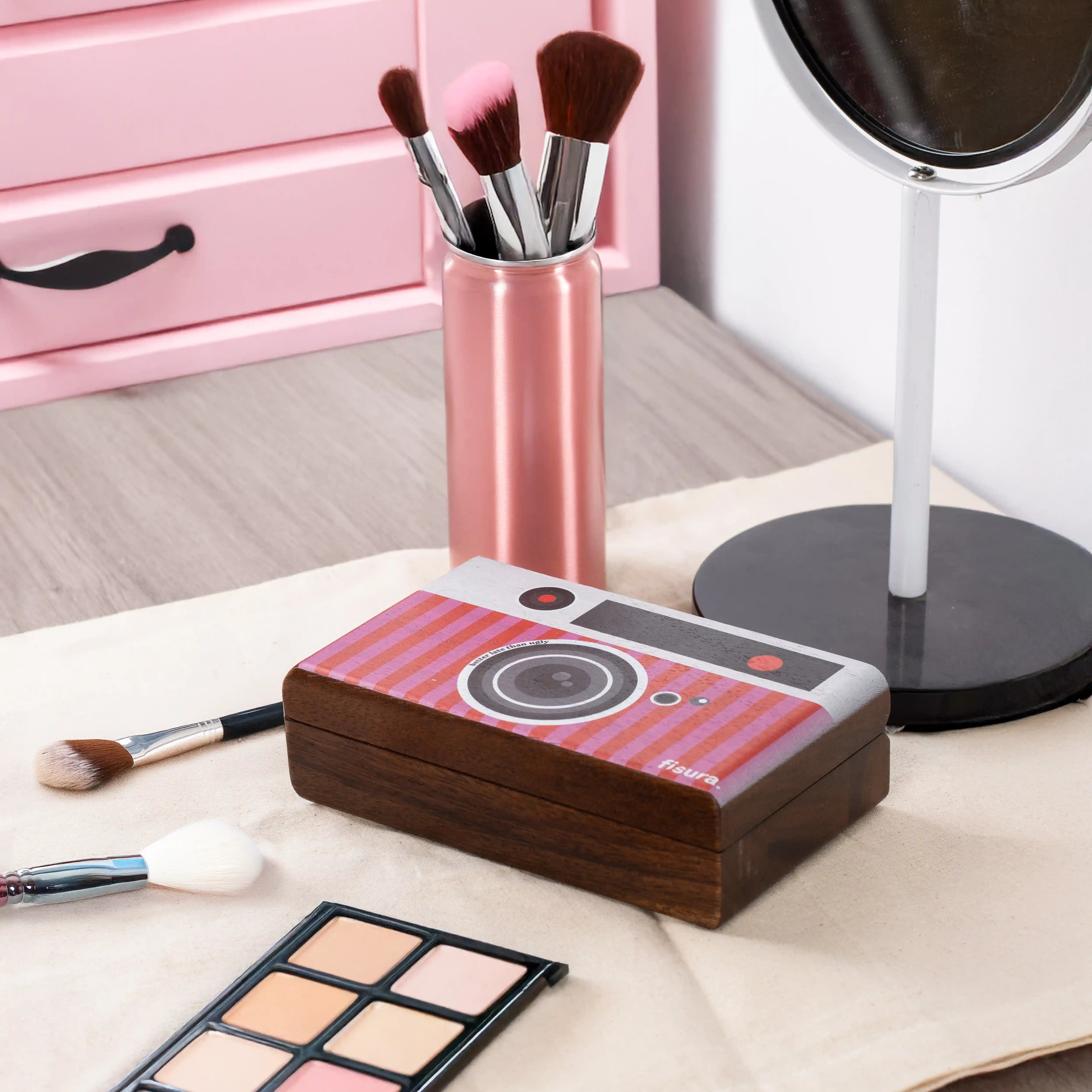 Joyero cámara retro “Better late than ugly”