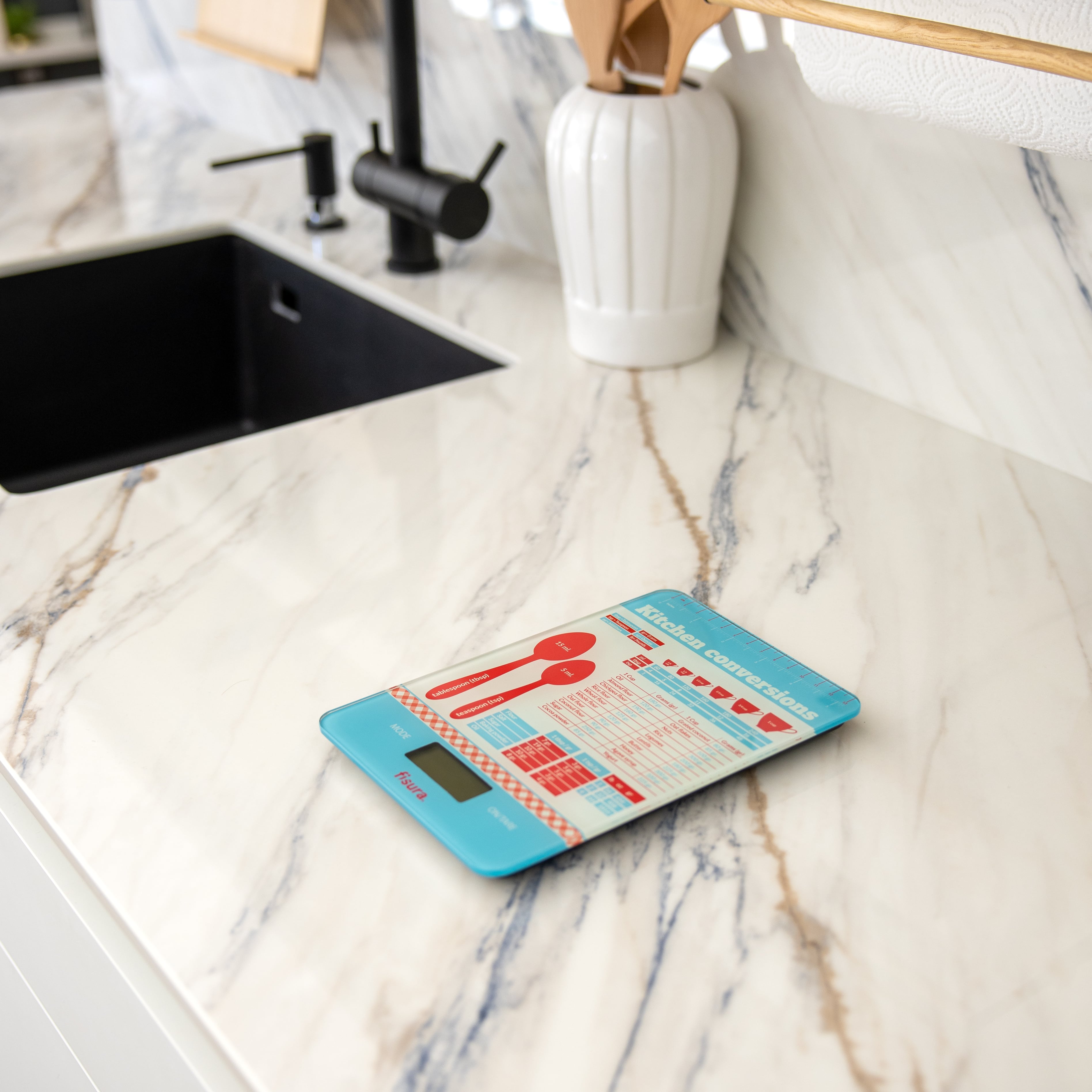 Báscula digital de cocina con estampado de medidas de repostería