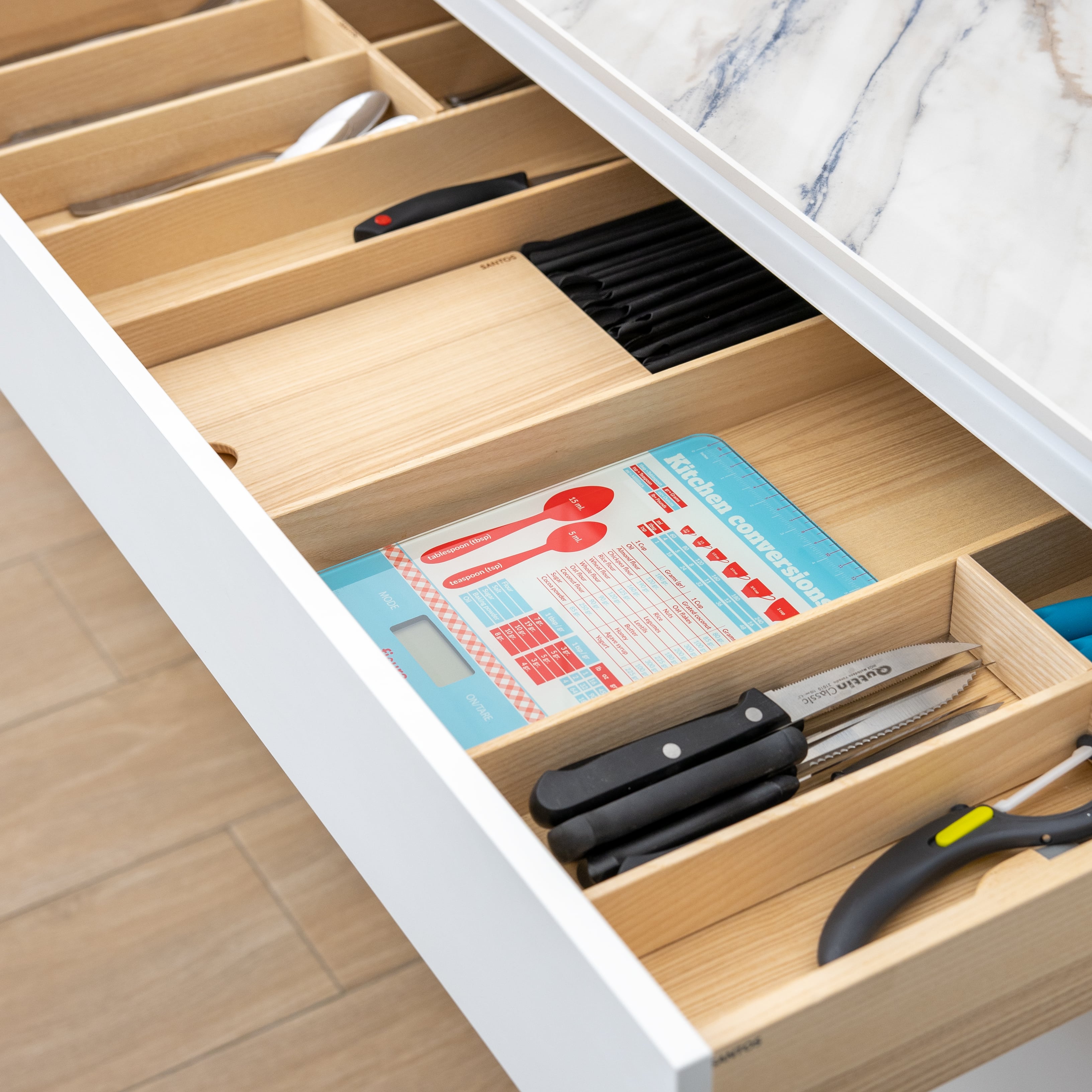 Báscula digital de cocina con estampado de medidas de repostería