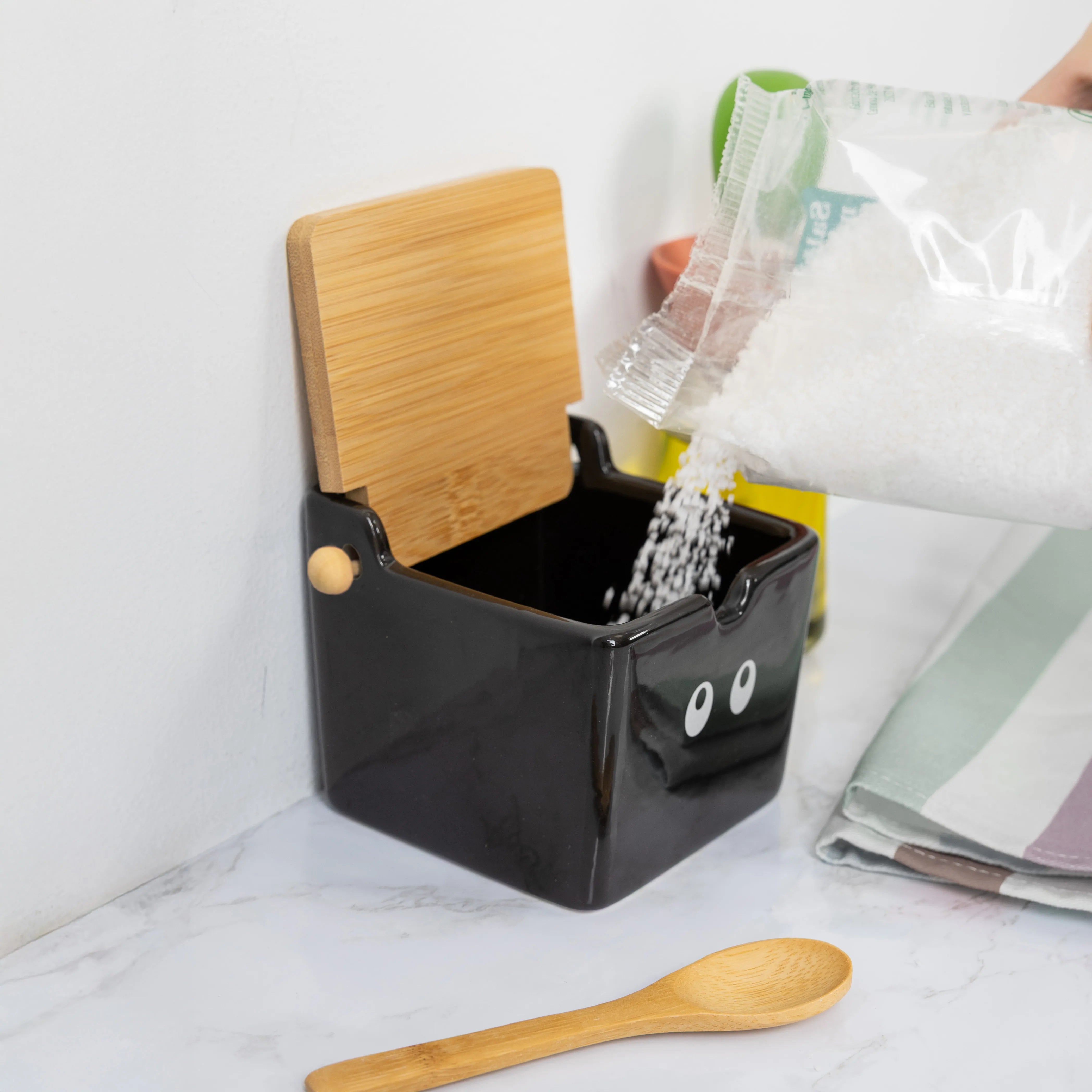 Salero “Ojos” negro