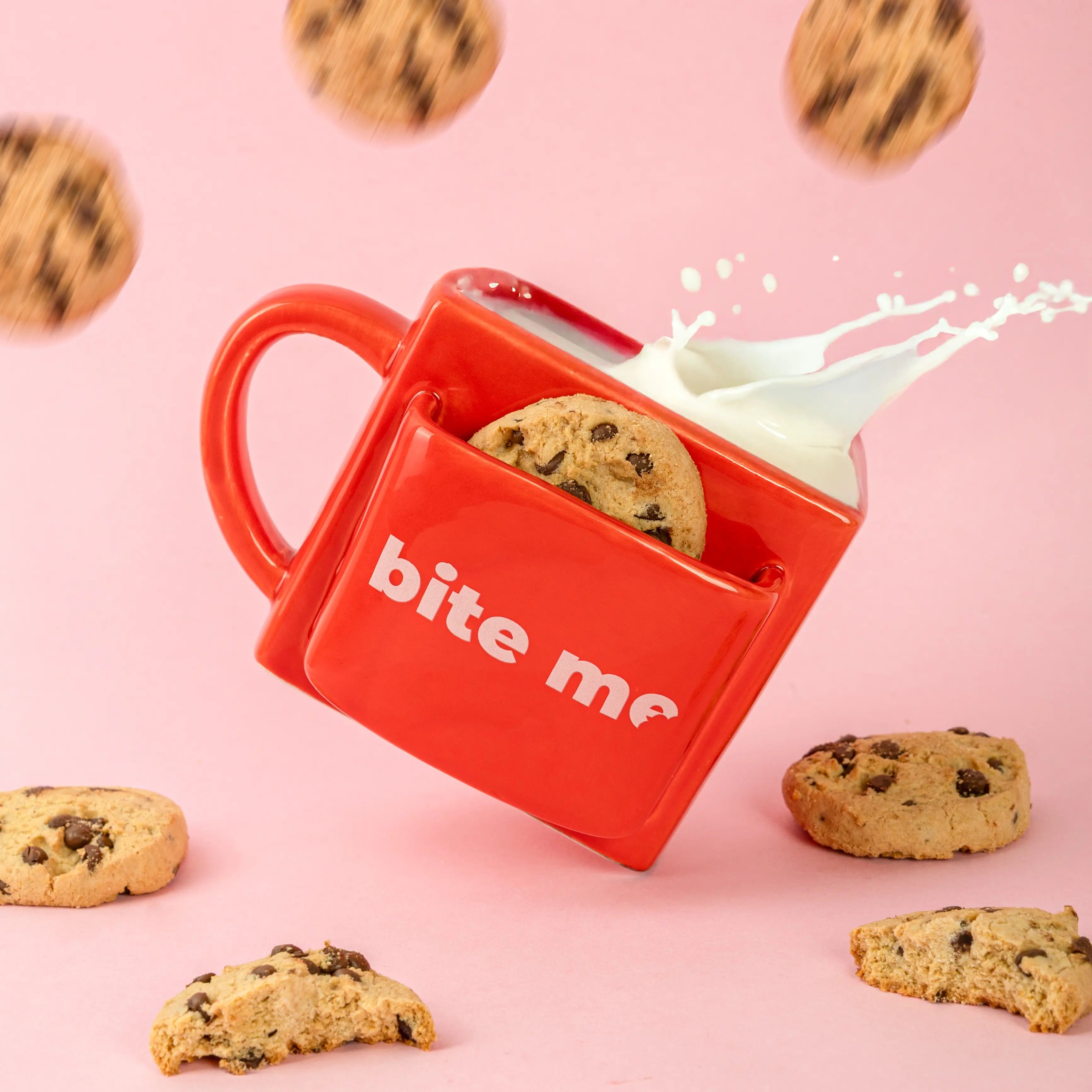 Taza bolsillo "Bite me"