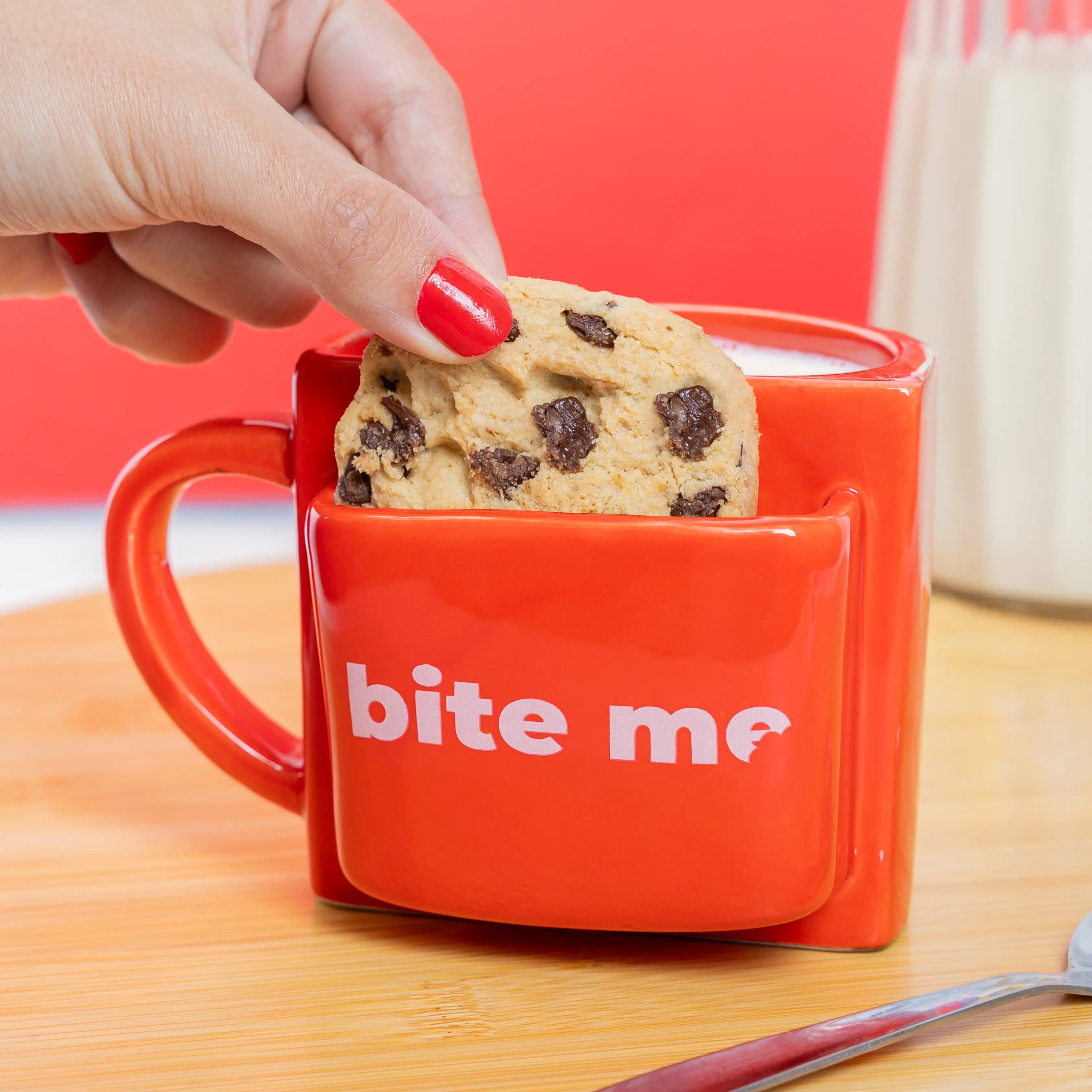 Taza bolsillo "Bite me"