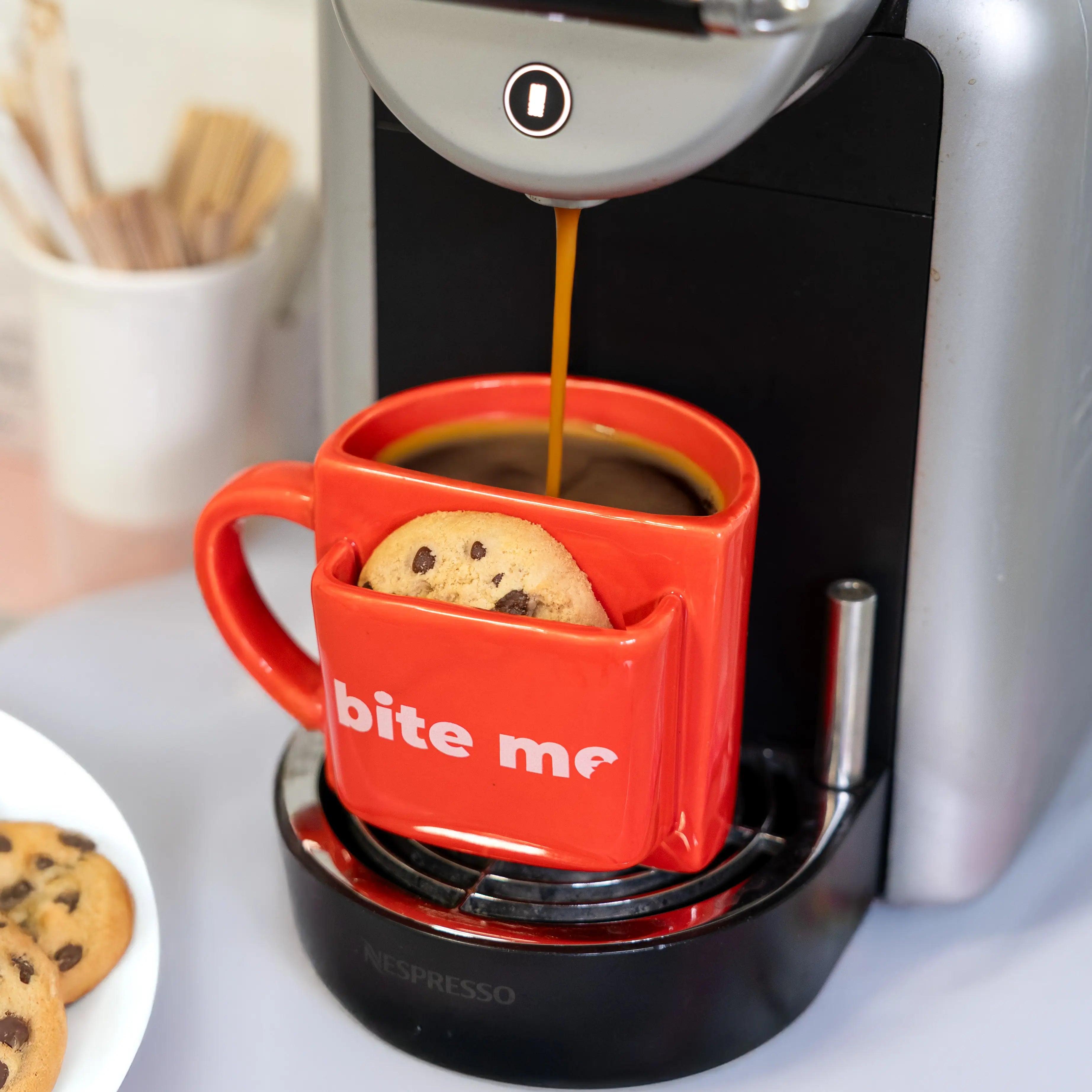 Taza bolsillo "Bite me"