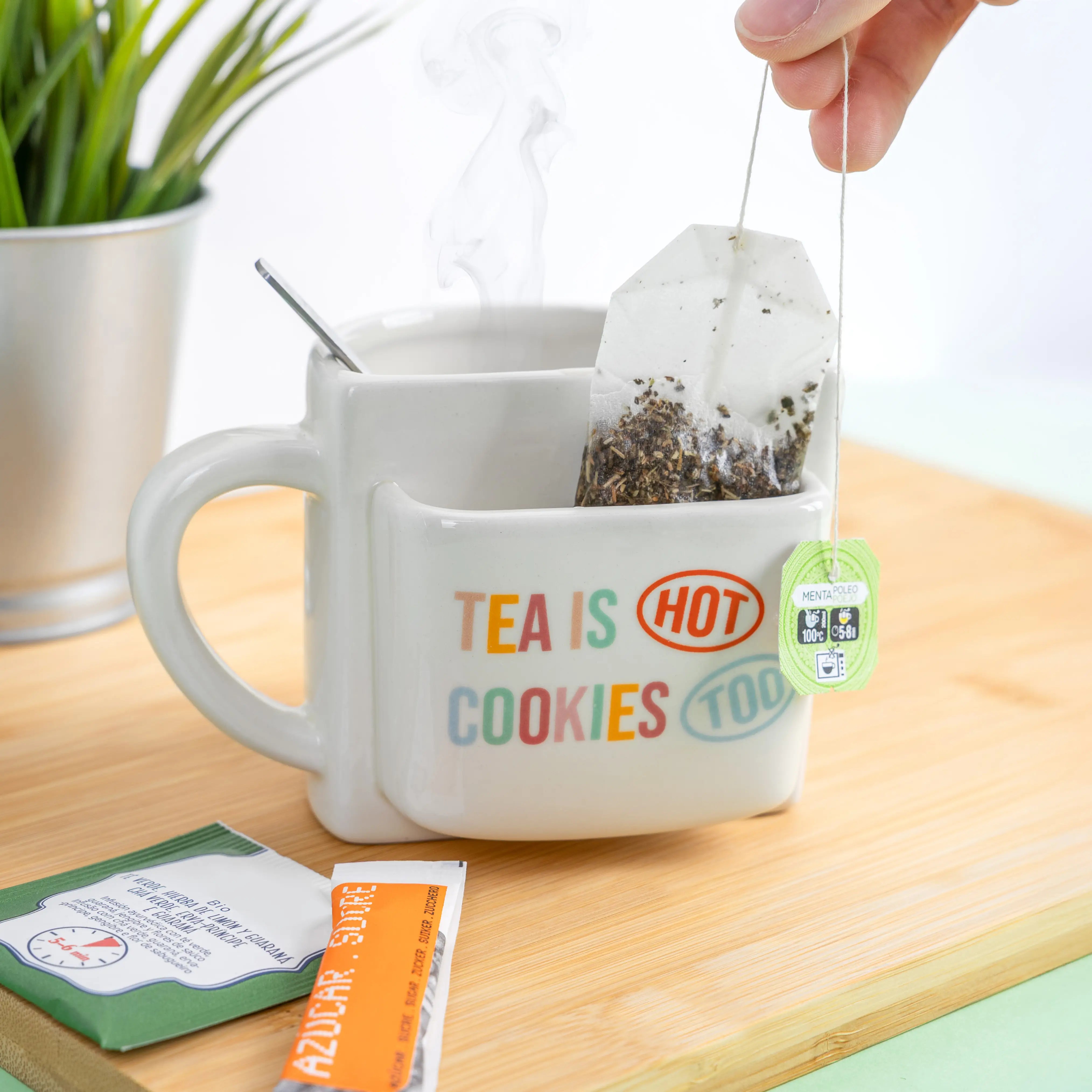 Taza bolsillo "Tea is hot cookies too"