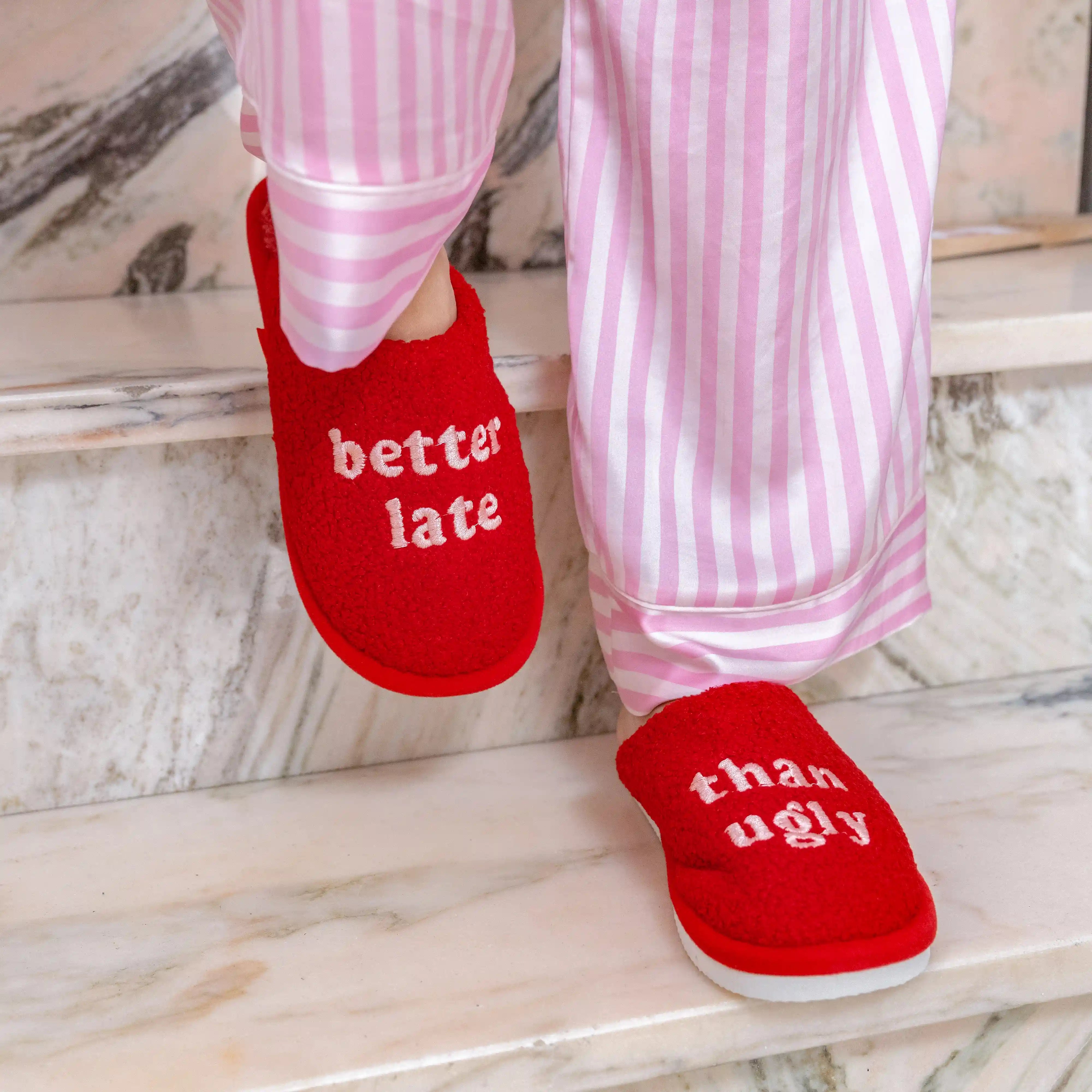 Zapatillas “Better late than ugly” rojo