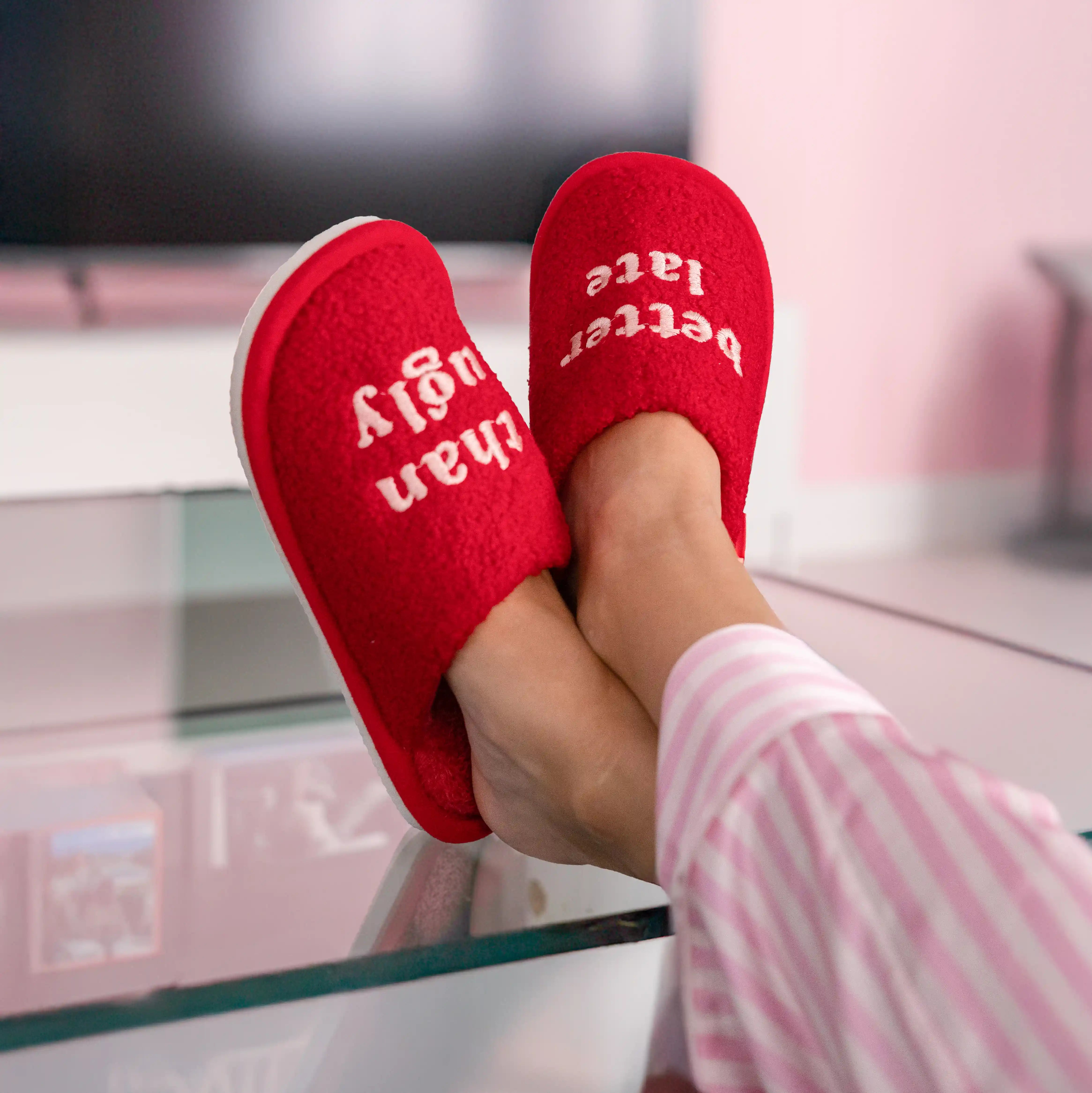 Zapatillas “Better late than ugly” rojo