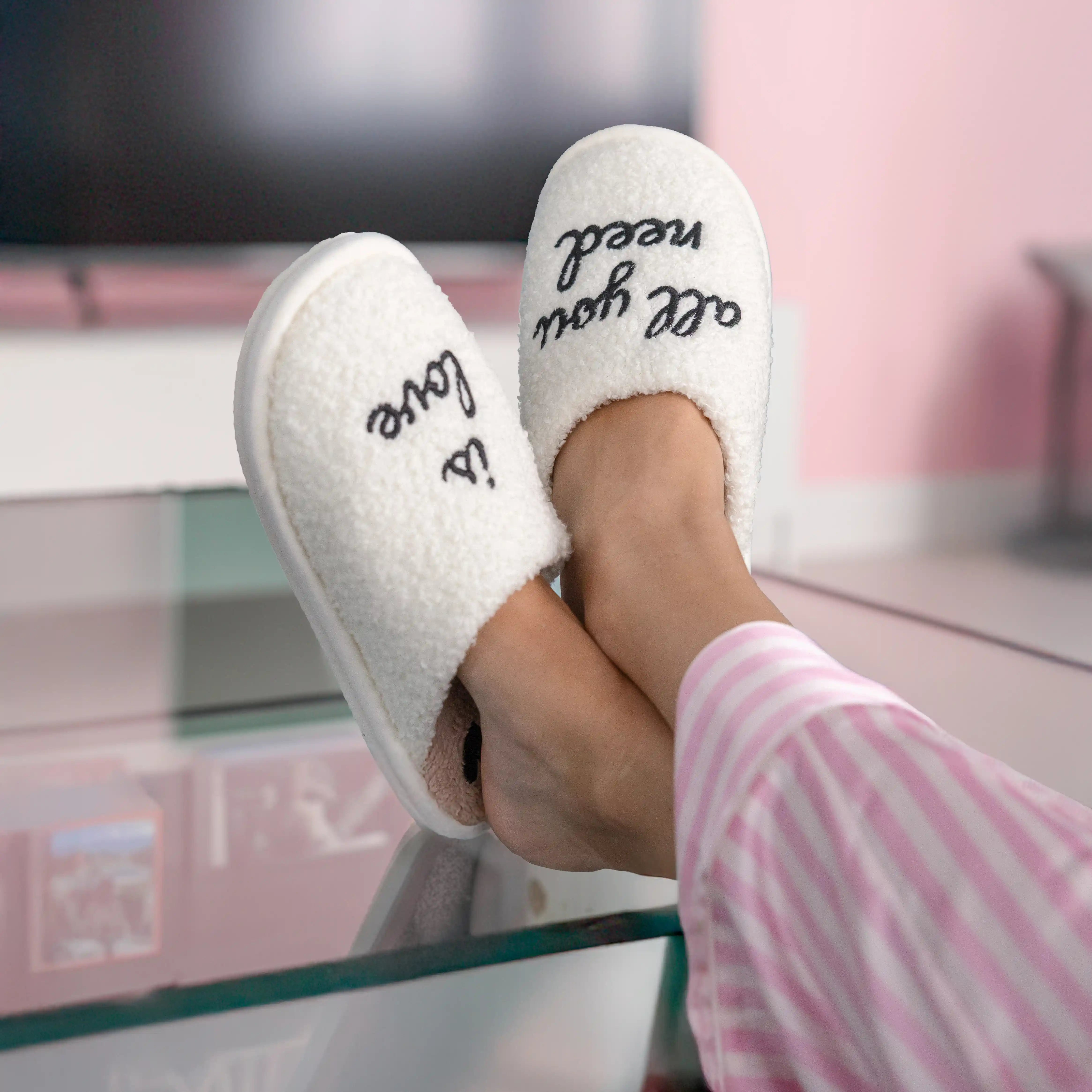 Zapatillas “All you need is love” beige