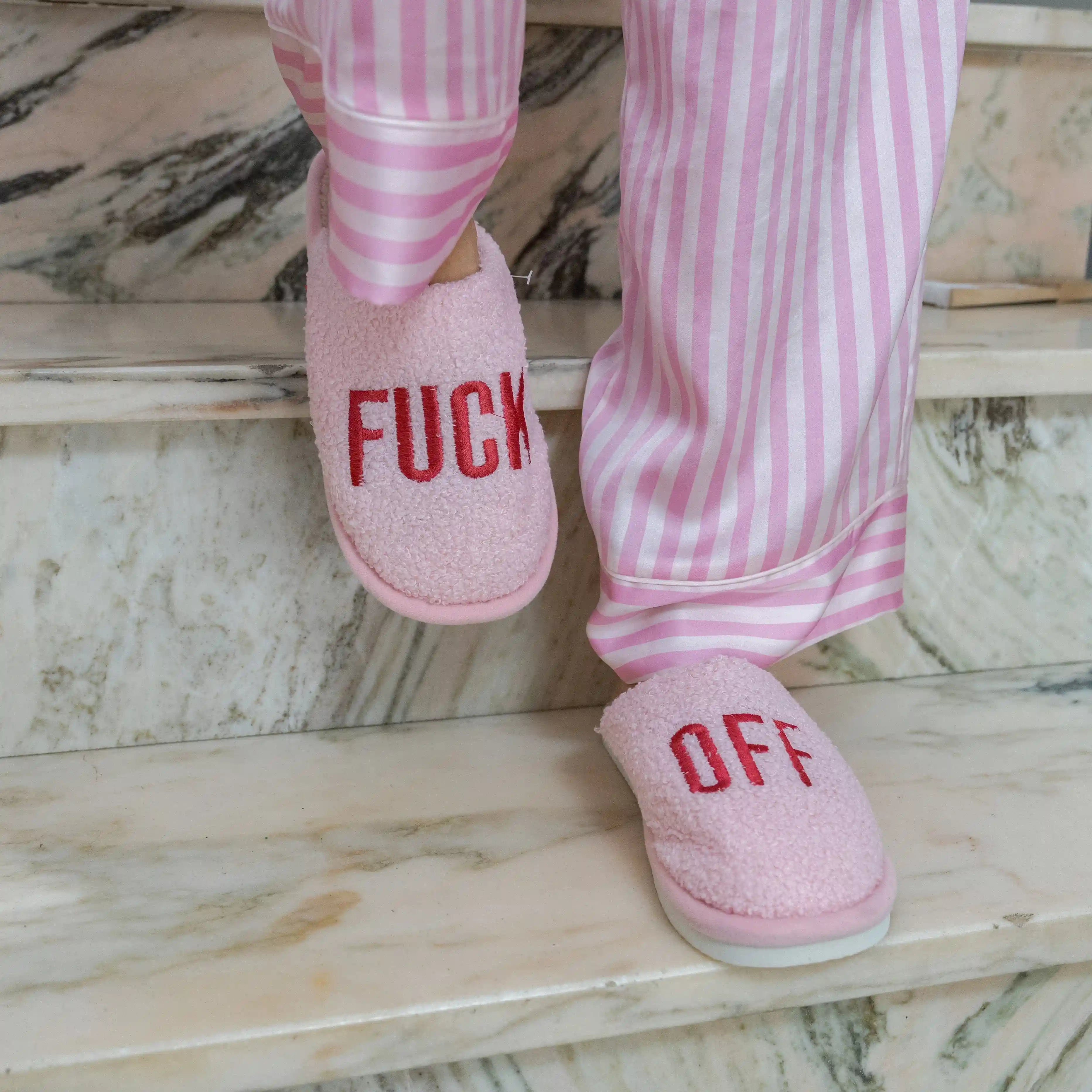 Zapatillas “Fuck off” rosa