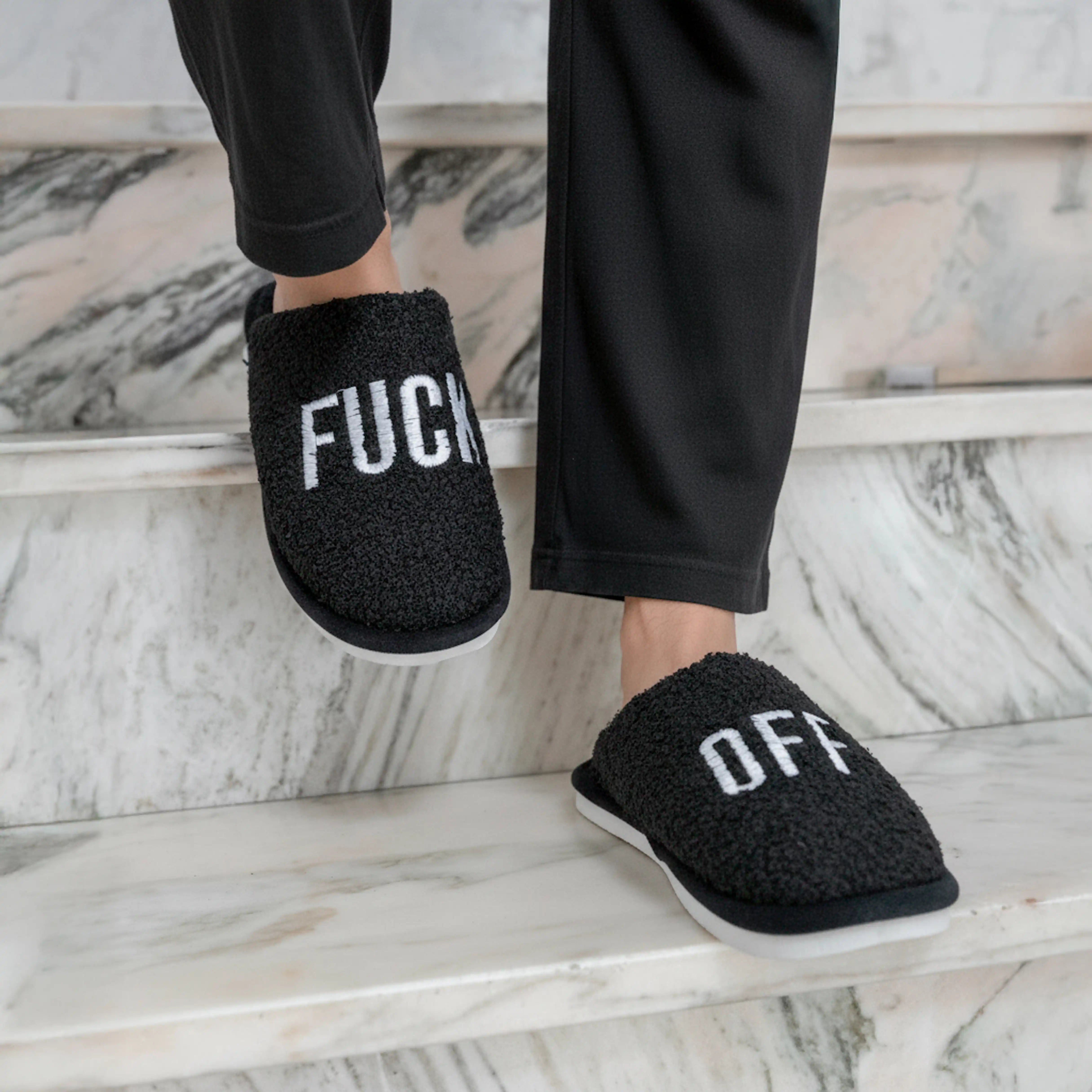 Zapatillas “Fuck off” negro