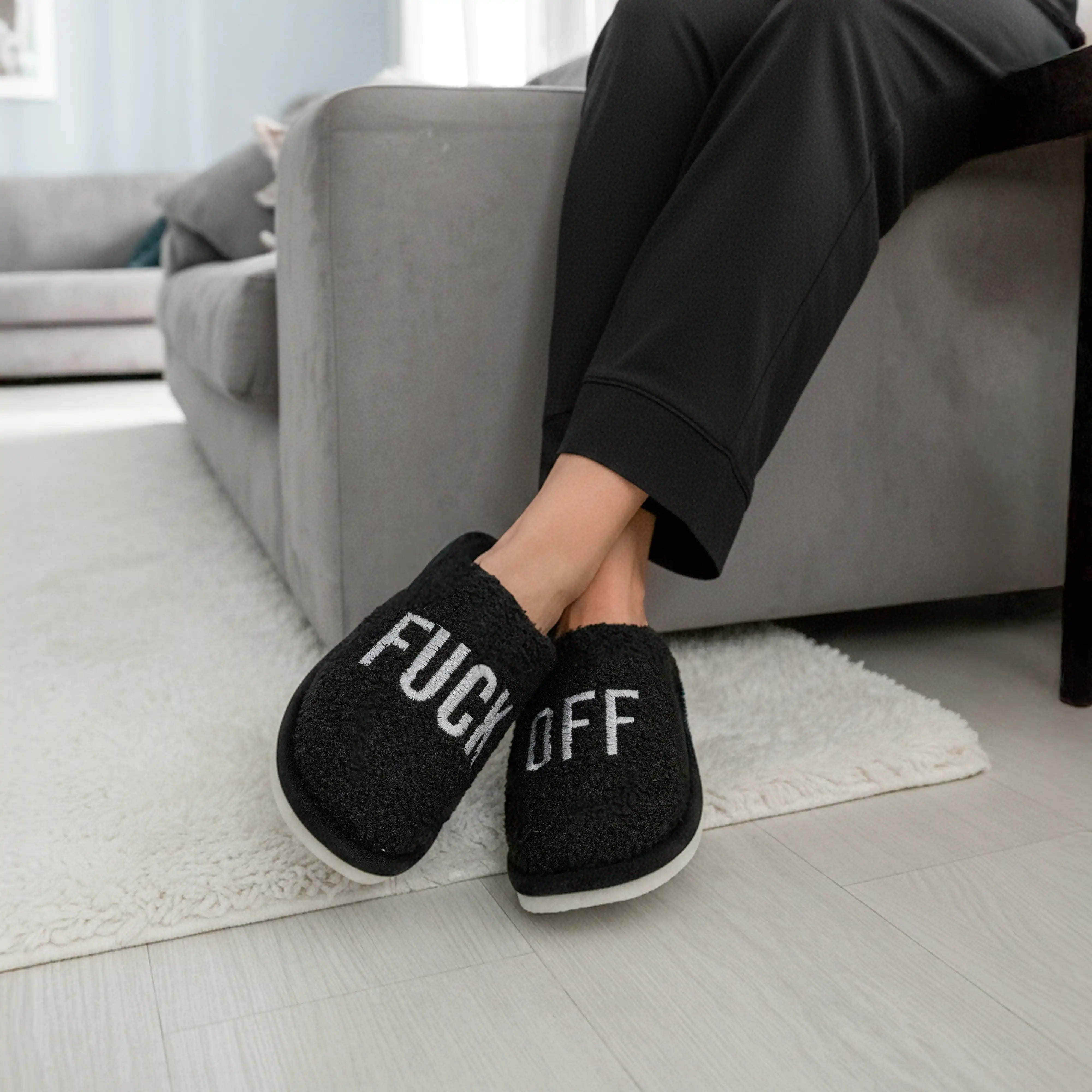 Zapatillas “Fuck off” negro