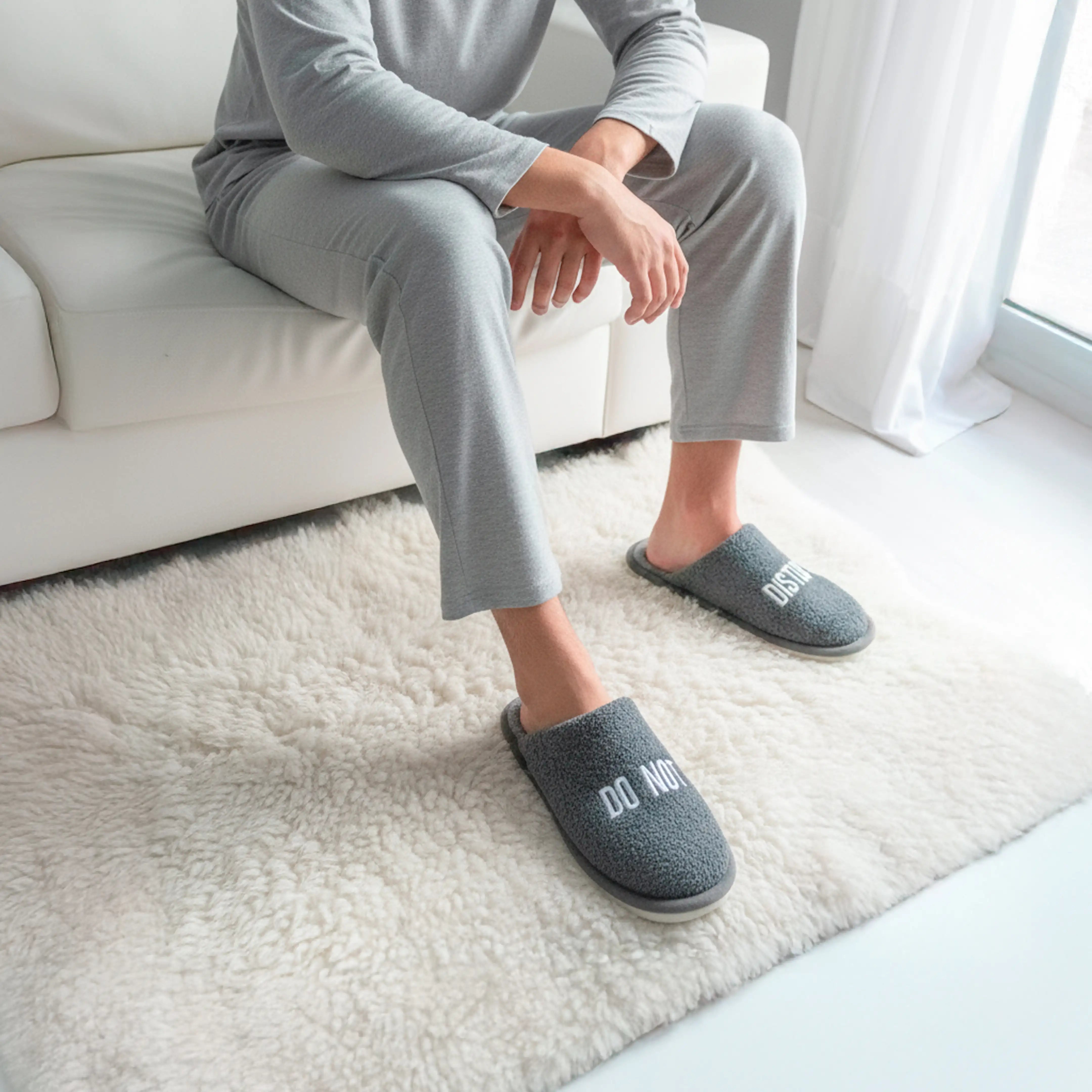 Zapatillas “Do not disturb” gris