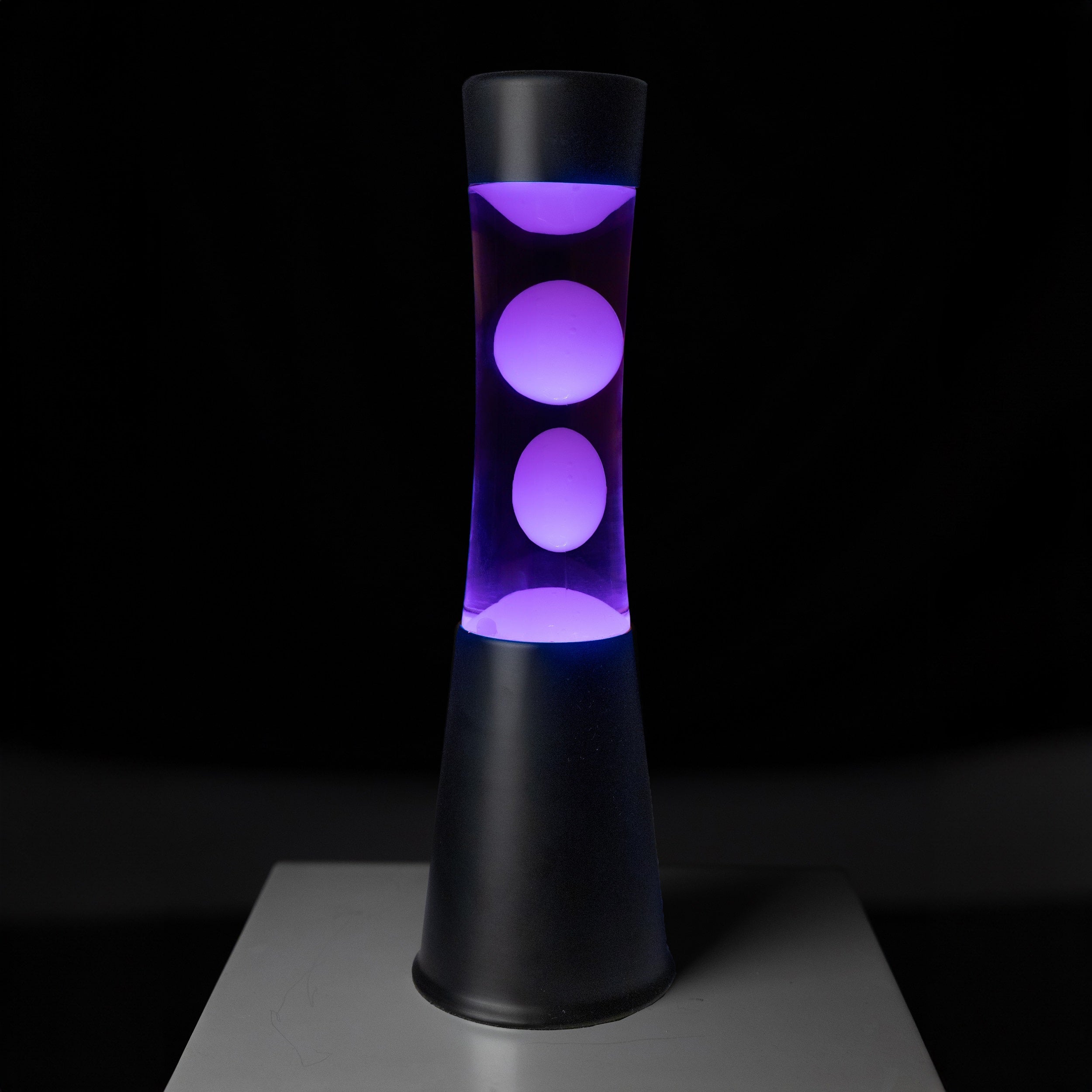 Lámpara de lava LED con base negra - 7 colores
