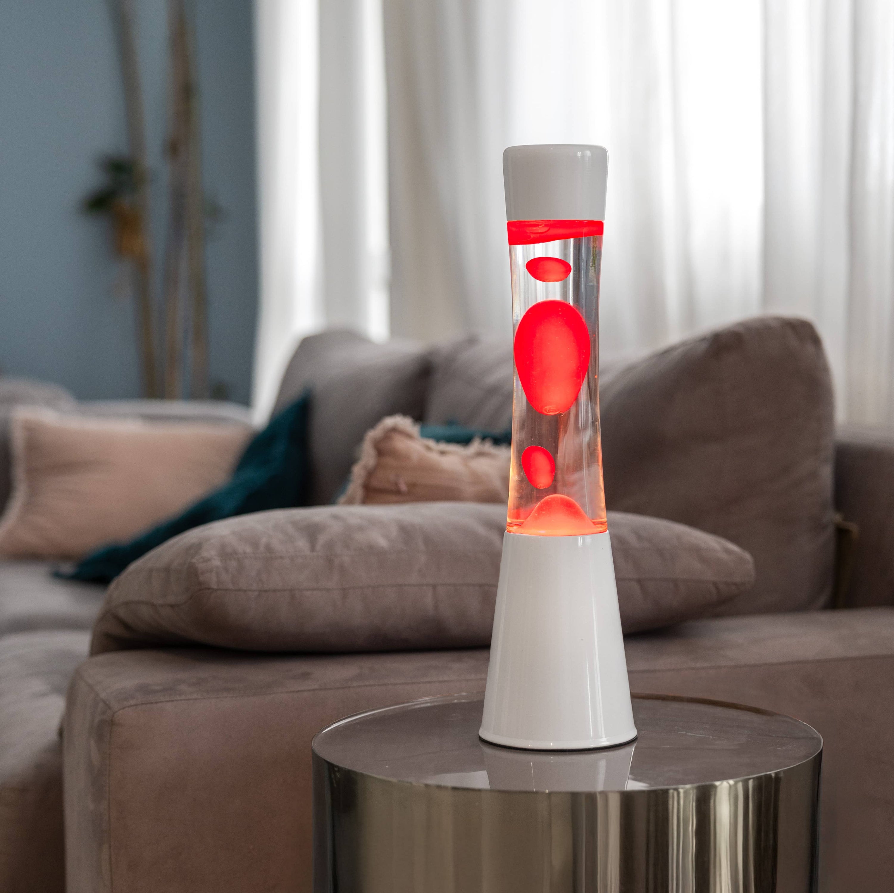 Lámpara de lava roja y blanca