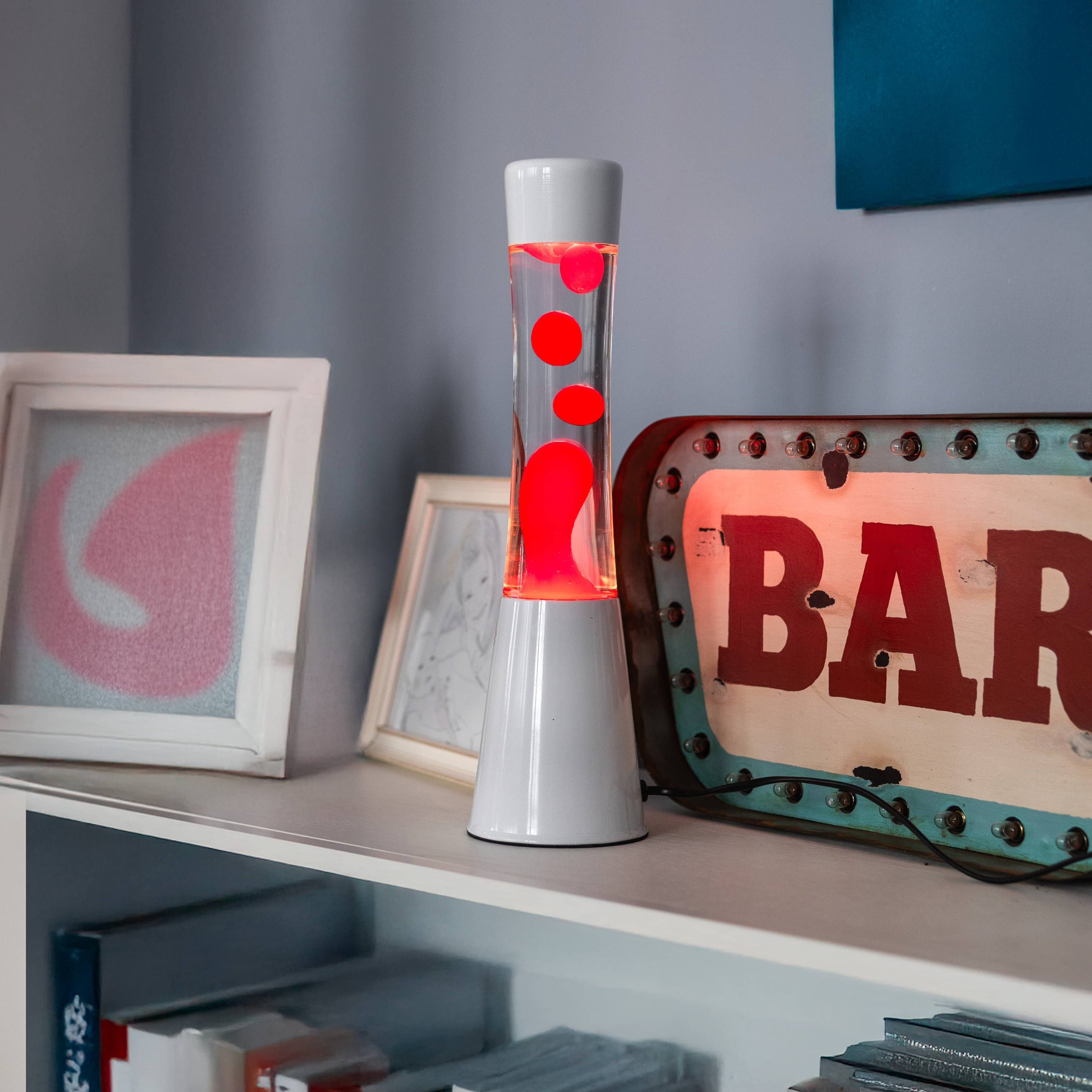 Lámpara de lava roja y blanca