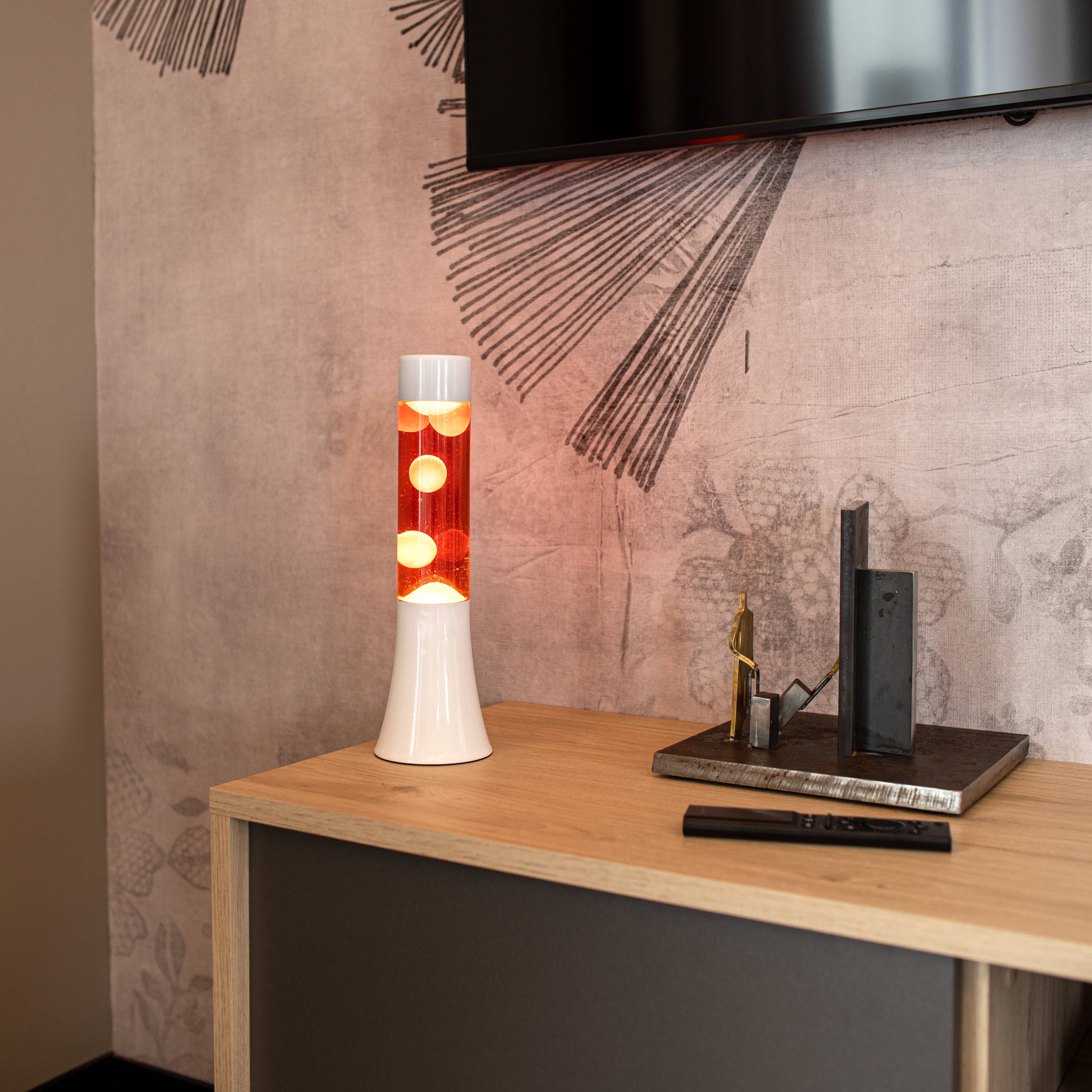 Lámpara de lava blanca de 30 cm con base blanca y líquido rojo