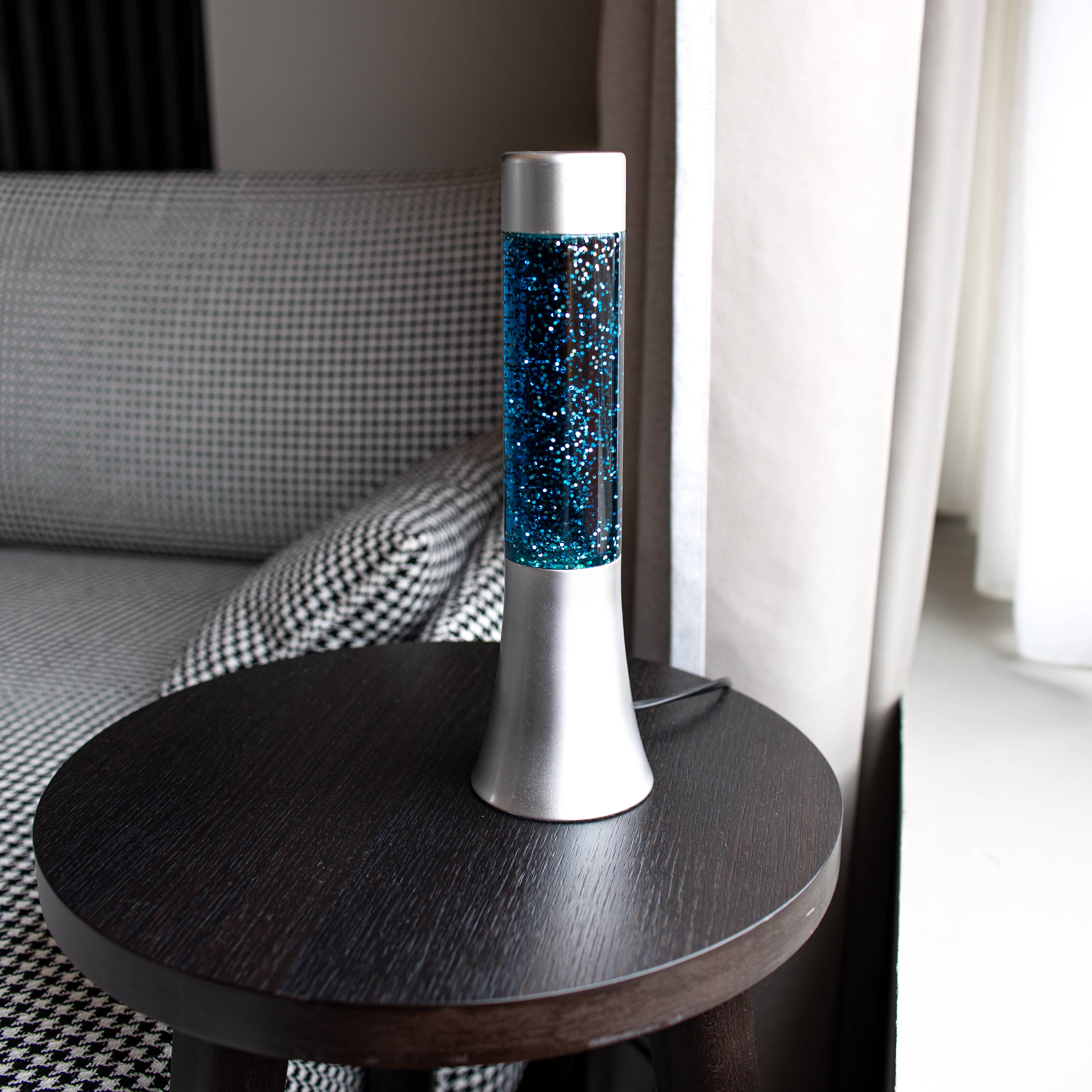 Lámpara de lava glitter de 30 cm con base plateada y líquido azul