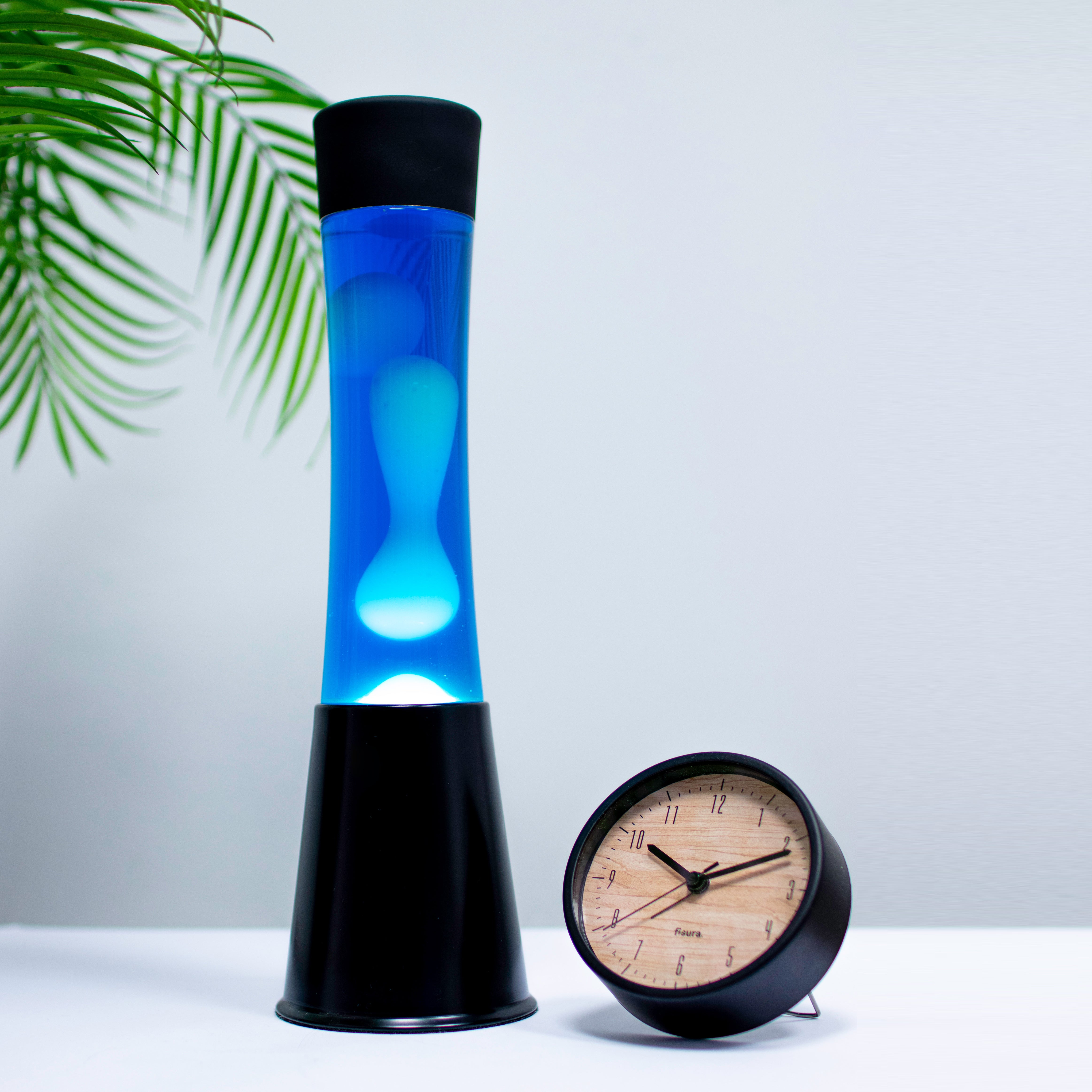 Lámpara de lava blanca de 40 cm con base negra y líquido azul