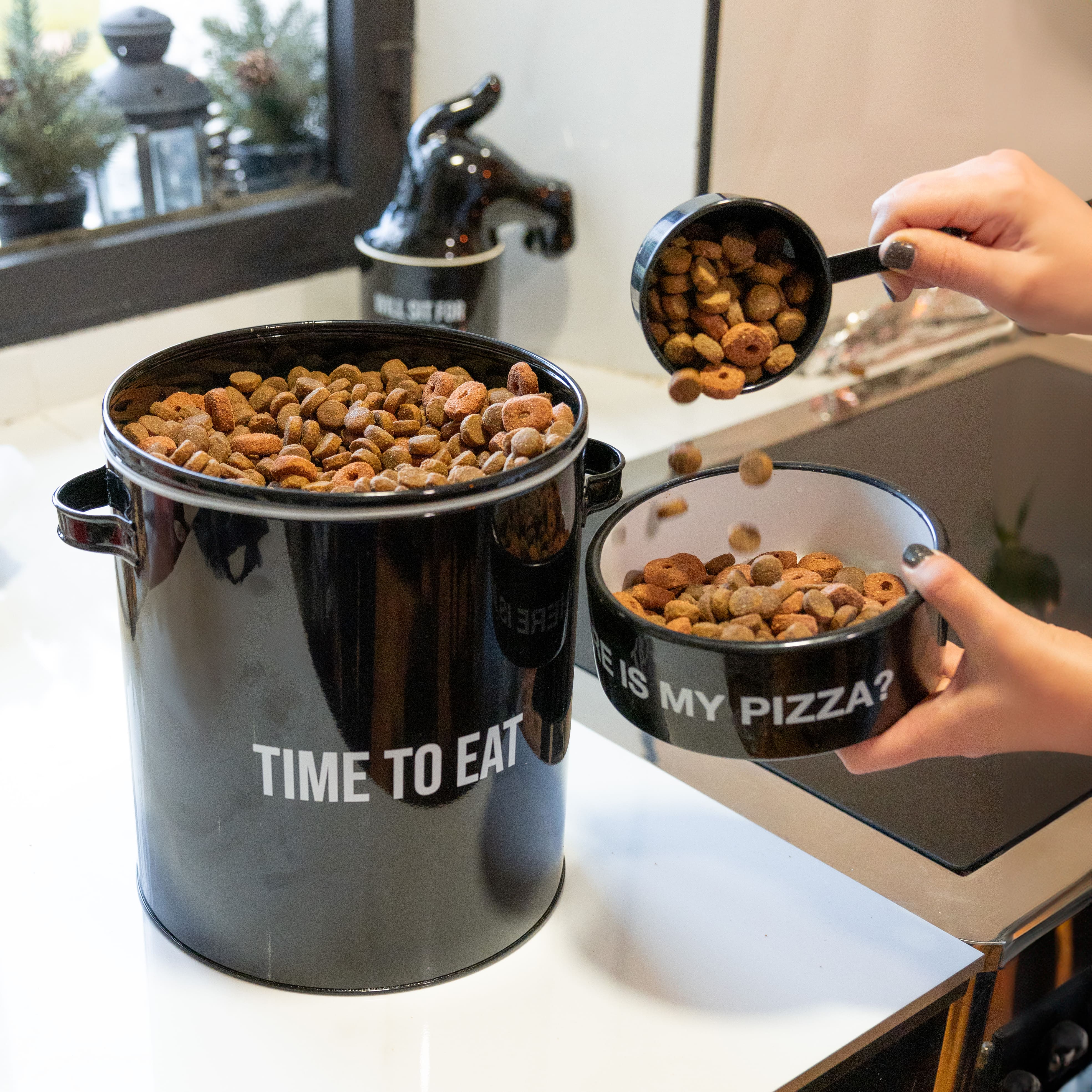 Caja para comida de mascotas “time to eat” negra