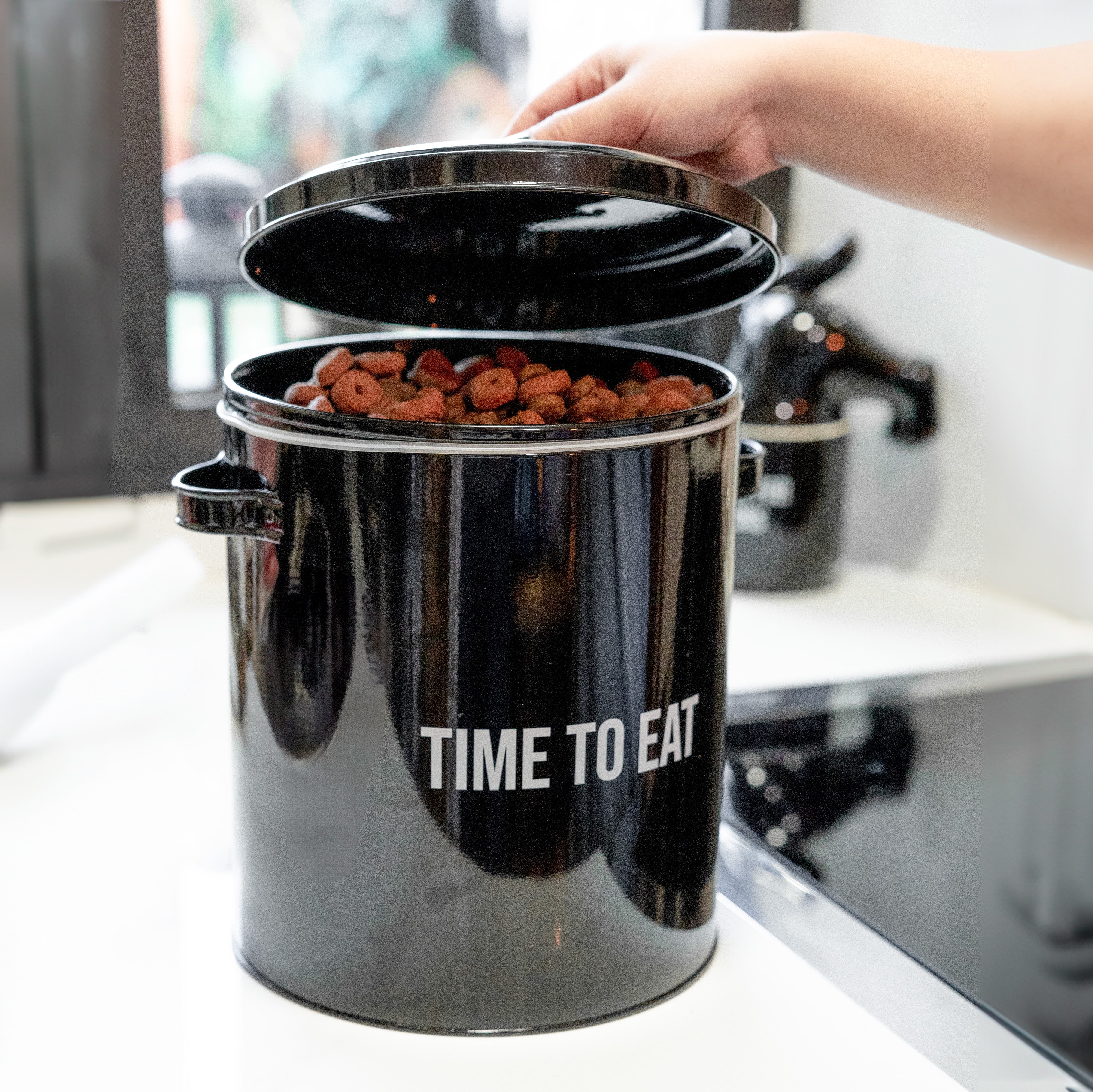 Caja para comida de mascotas “time to eat” negra