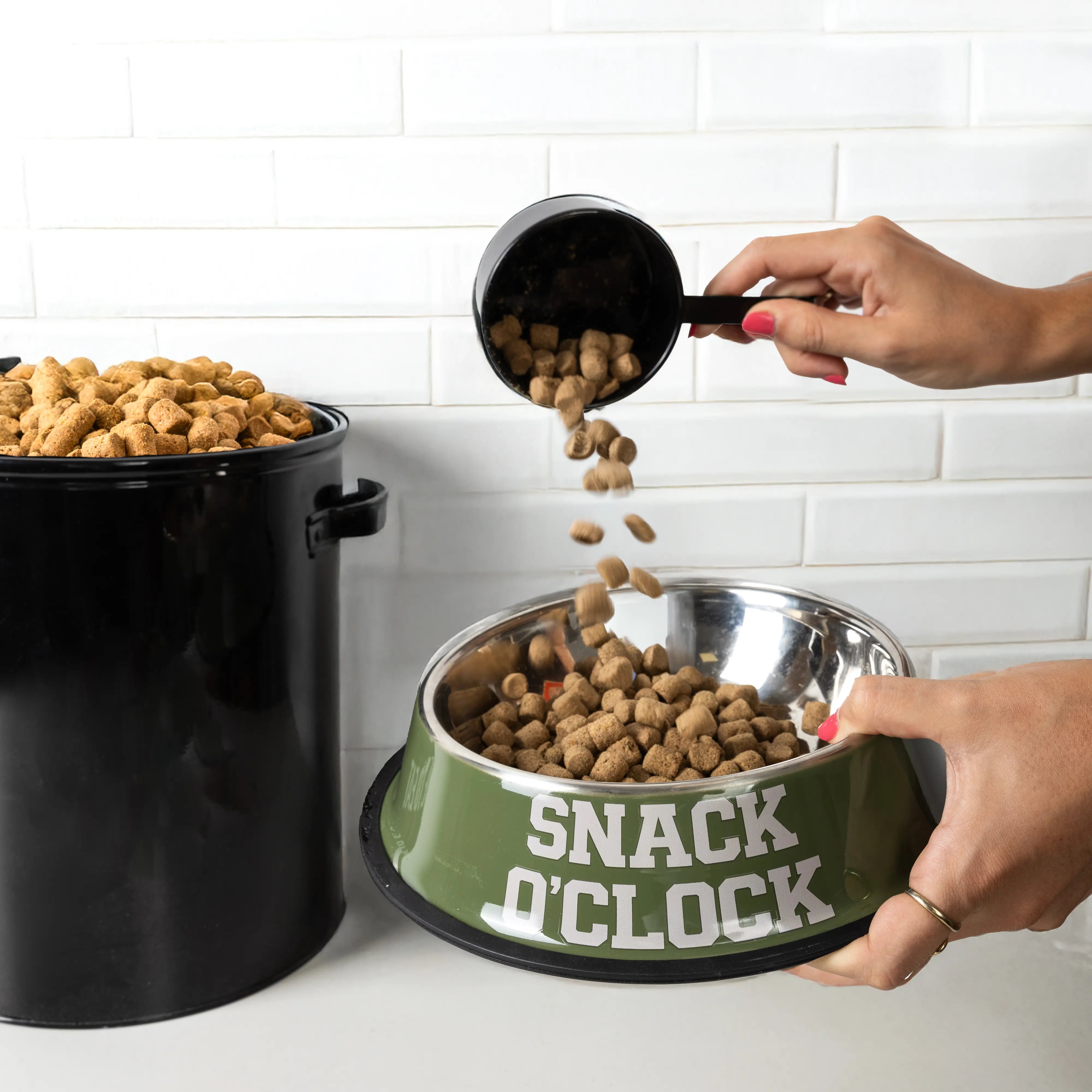 Comedero y bebedero “O’clock”